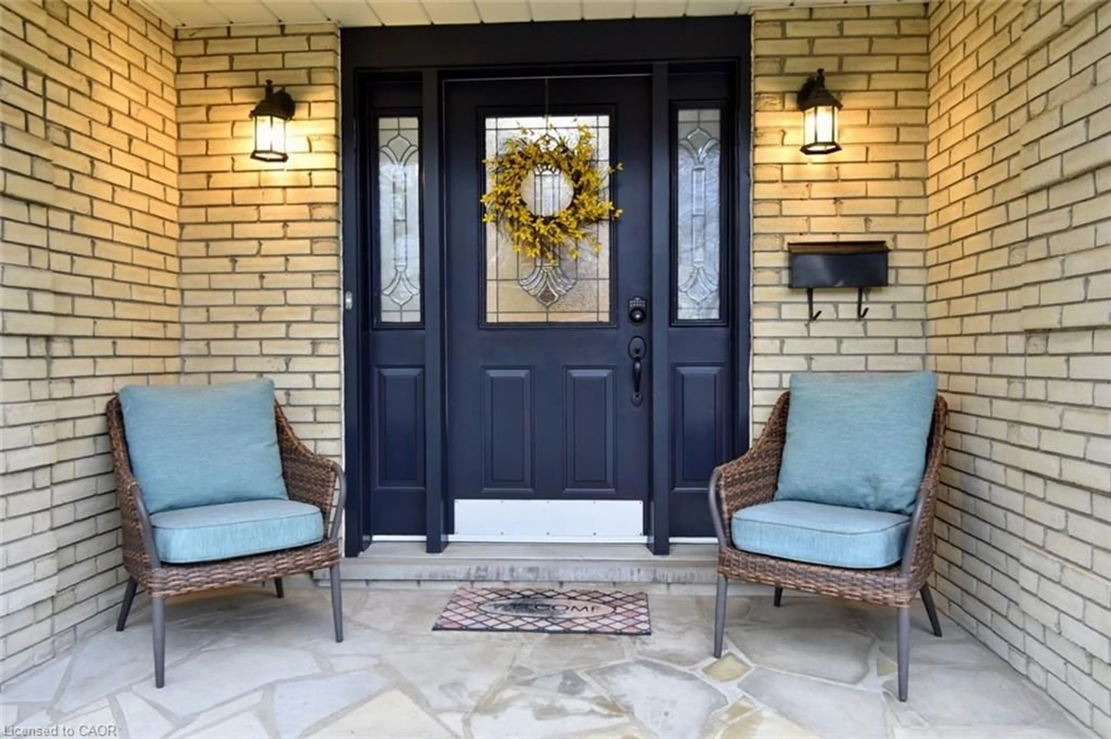 Indoor entryway for 22 San Remo Dr, Hamilton Ontario L9C 5N3