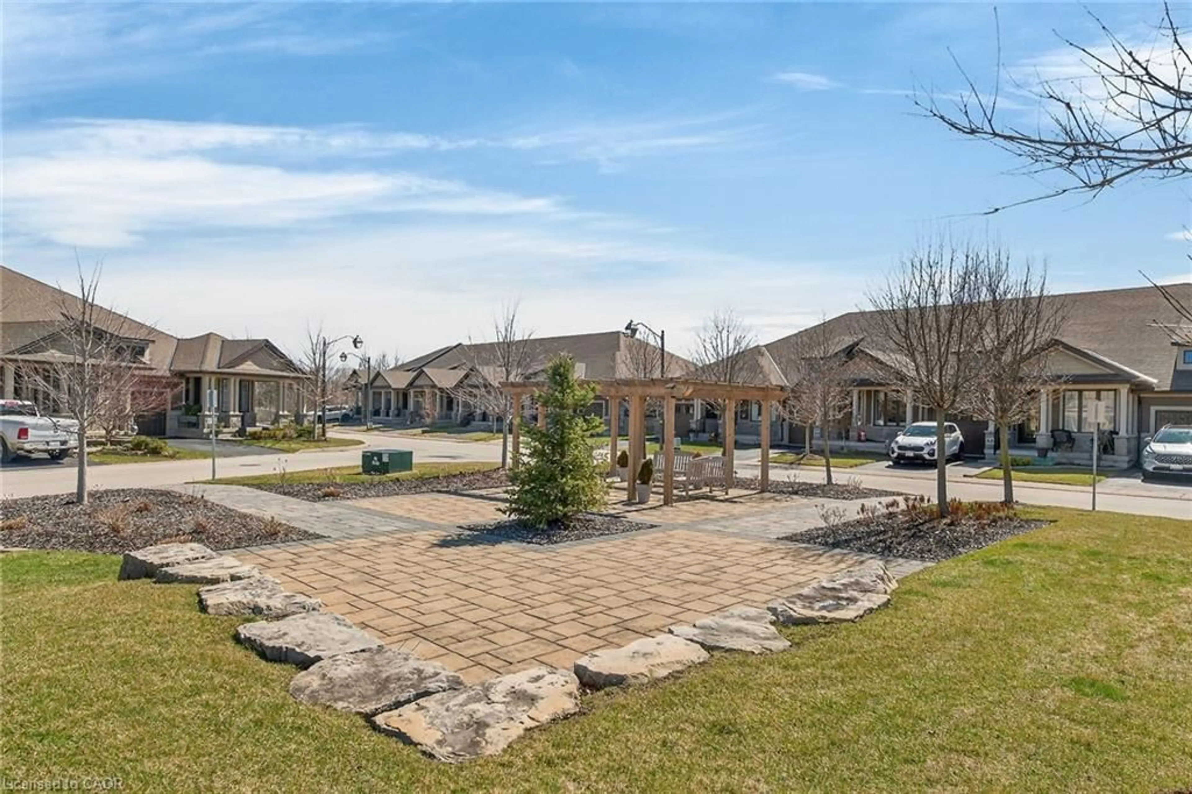 A pic from outside/outdoor area/front of a property/back of a property/a pic from drone, street for 37 Brookside Terr #16, Smithville Ontario L0R 2A0