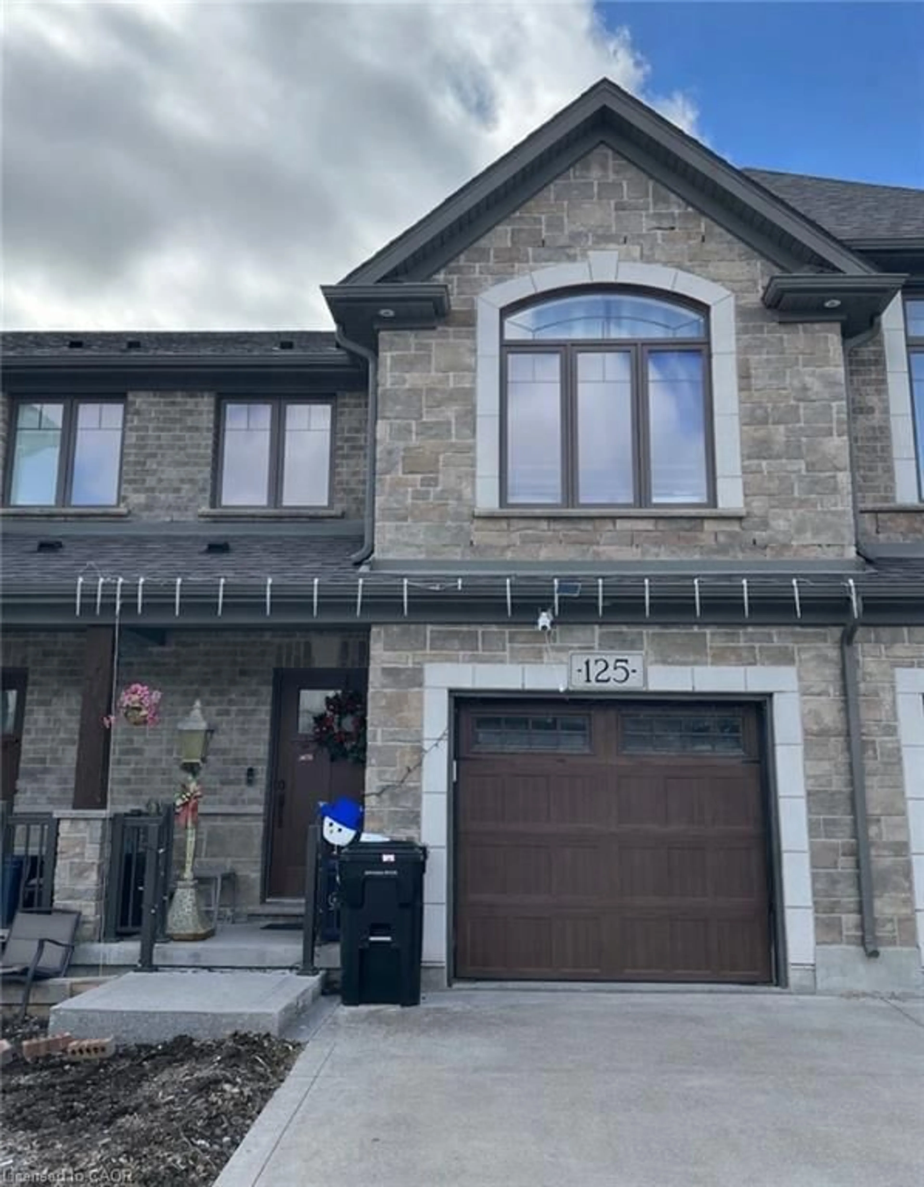 Home with brick exterior material, street for 125 Hollybrook Trail, Kitchener Ontario N2R 0P1