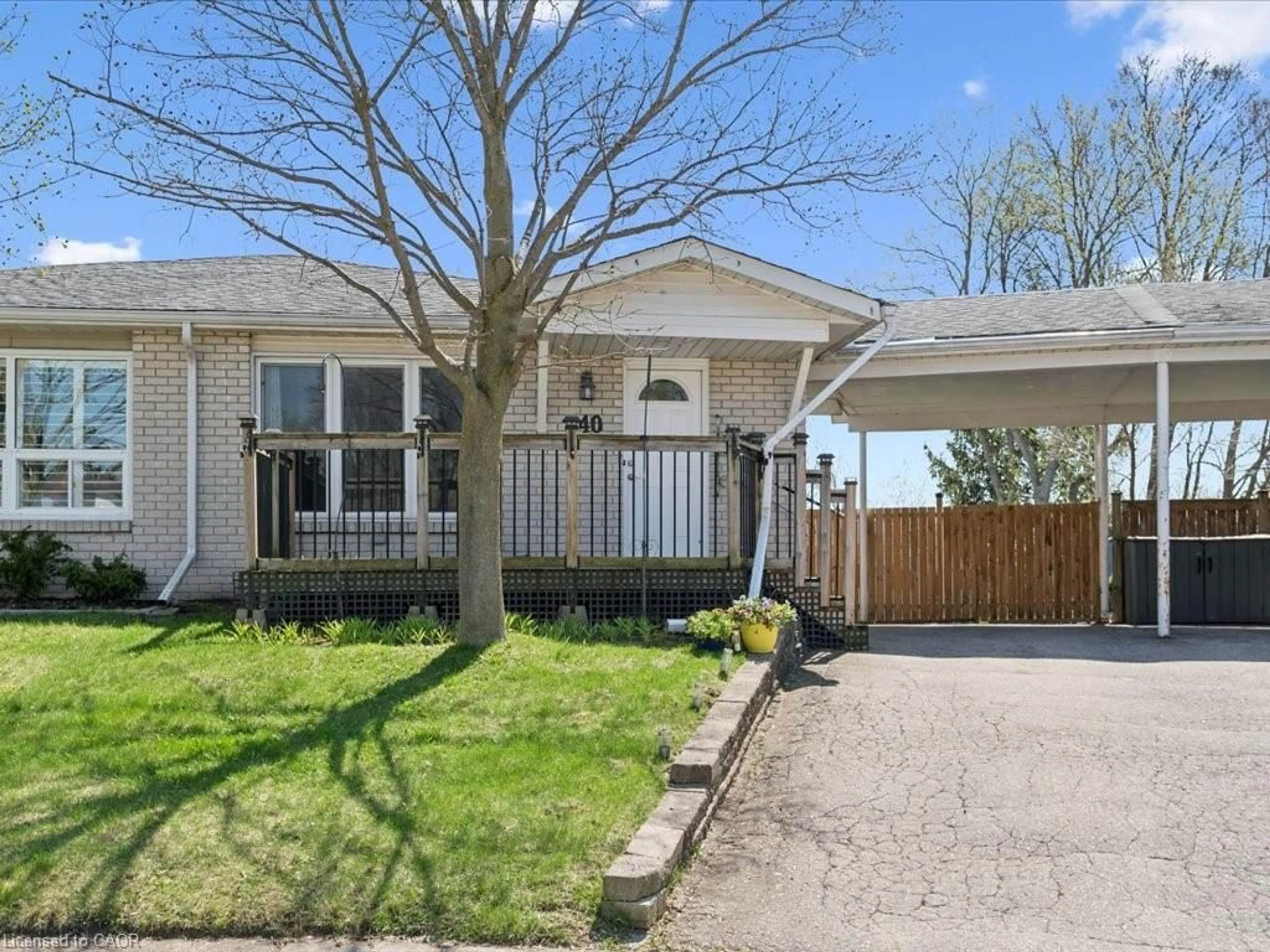 Home with vinyl exterior material, street for 40 Nora Crt, Cambridge Ontario N2C 3N1