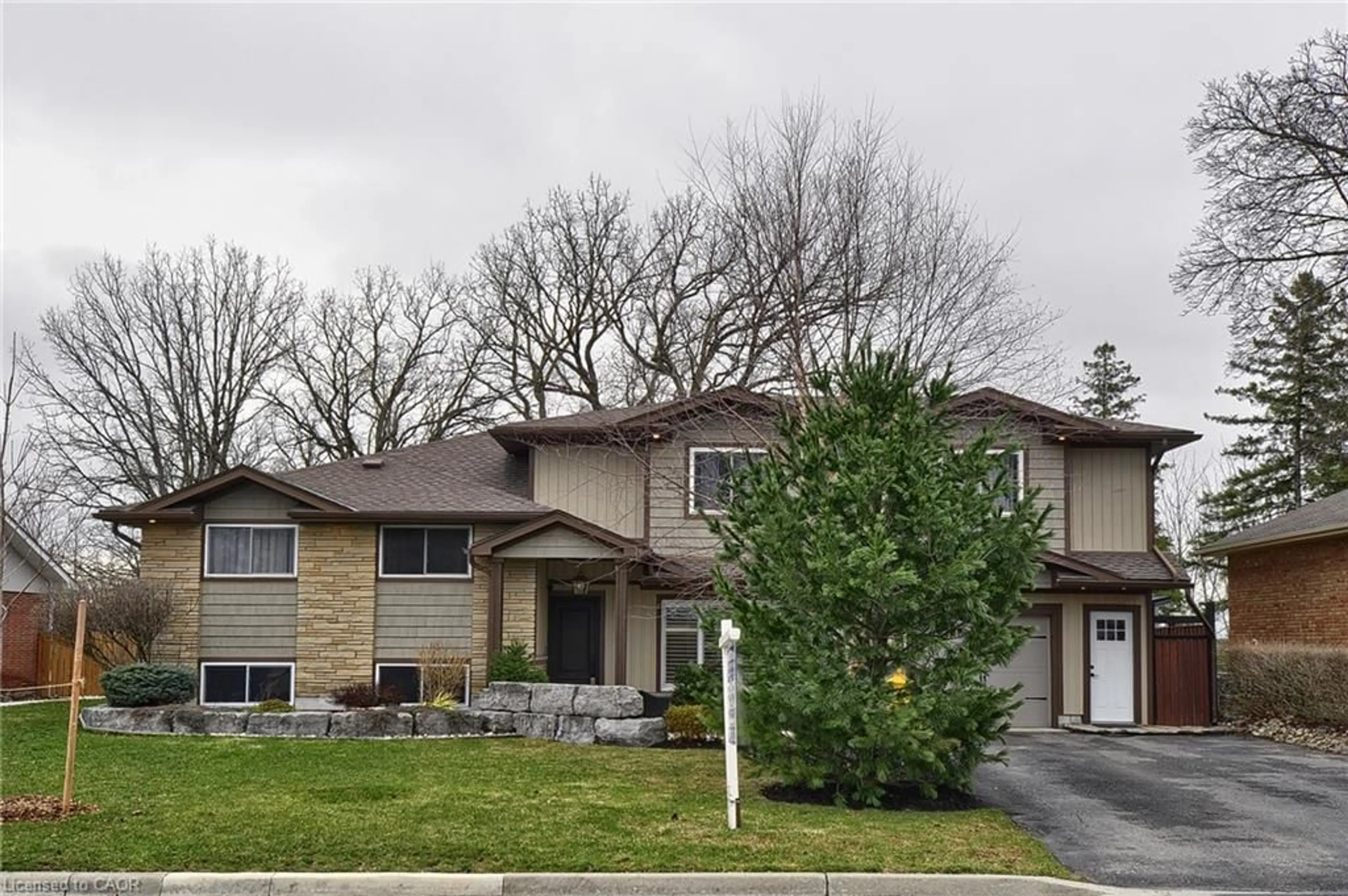 Home with brick exterior material, street for 19 Woodland Dr, Cambridge Ontario N1R 2X7