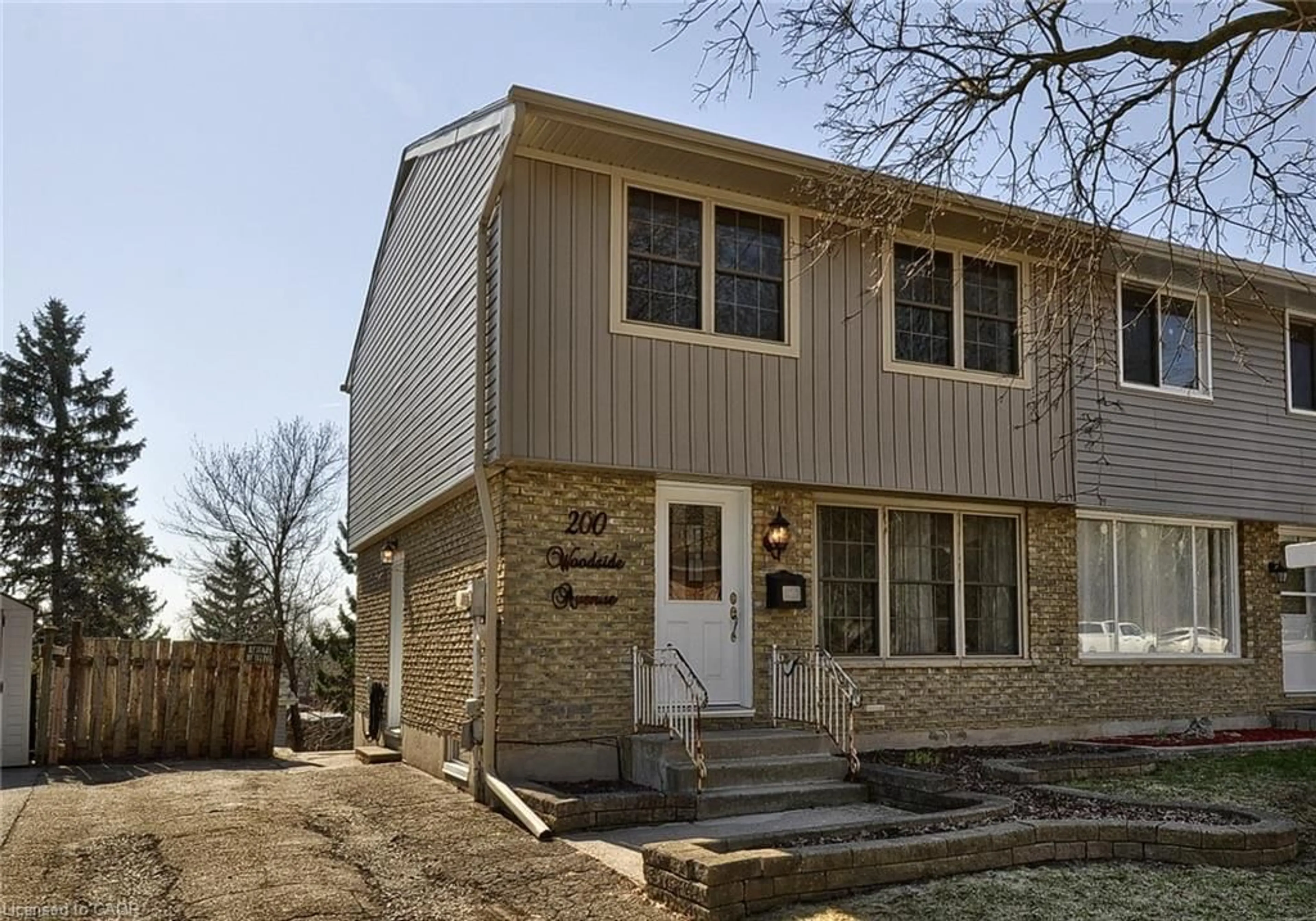 Home with brick exterior material, street for 200 Woodside Ave, Cambridge Ontario N1S 3Z4
