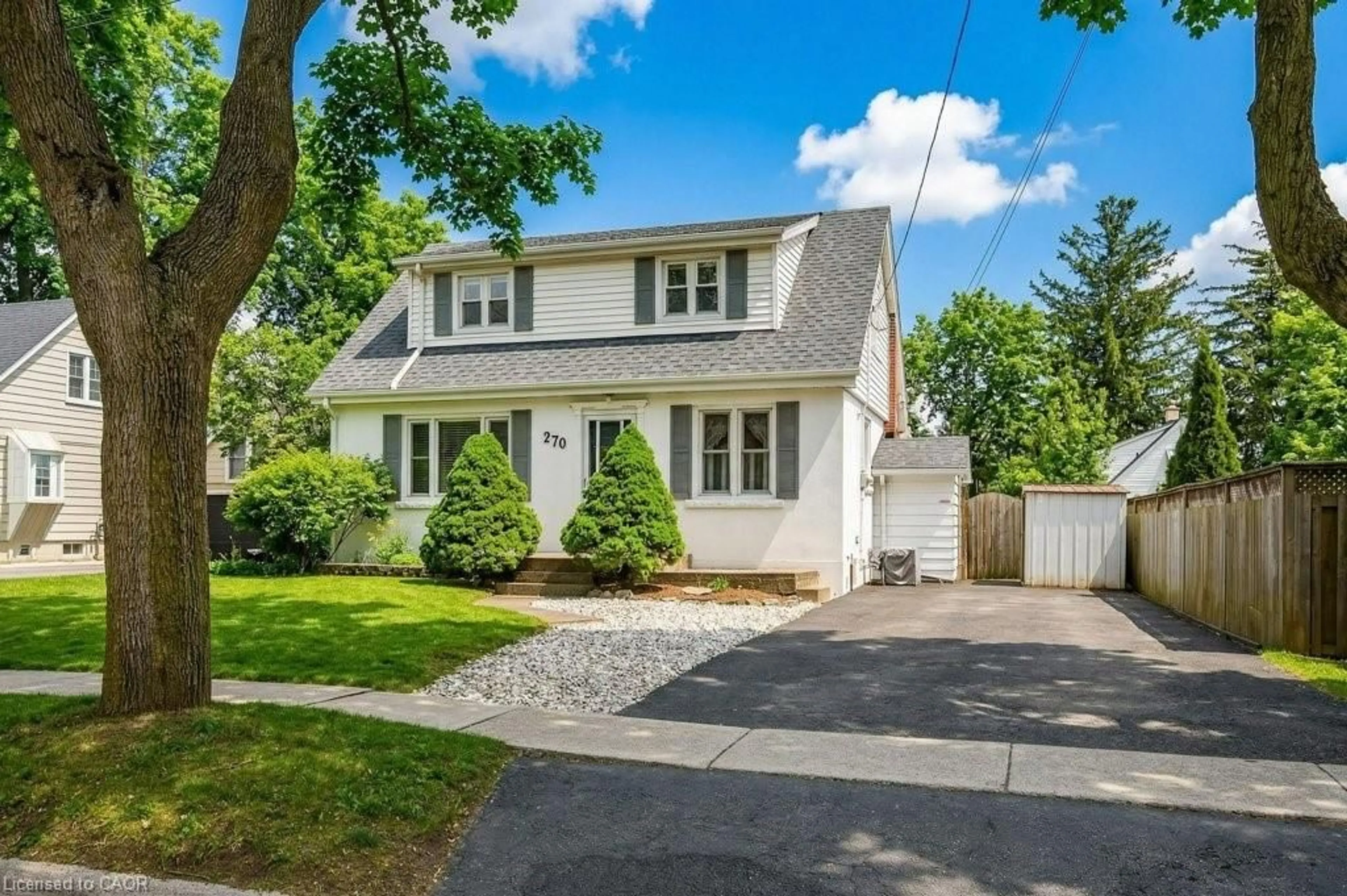 Home with vinyl exterior material, street for 270 Mill St, Waterdown Ontario L0R 2H0