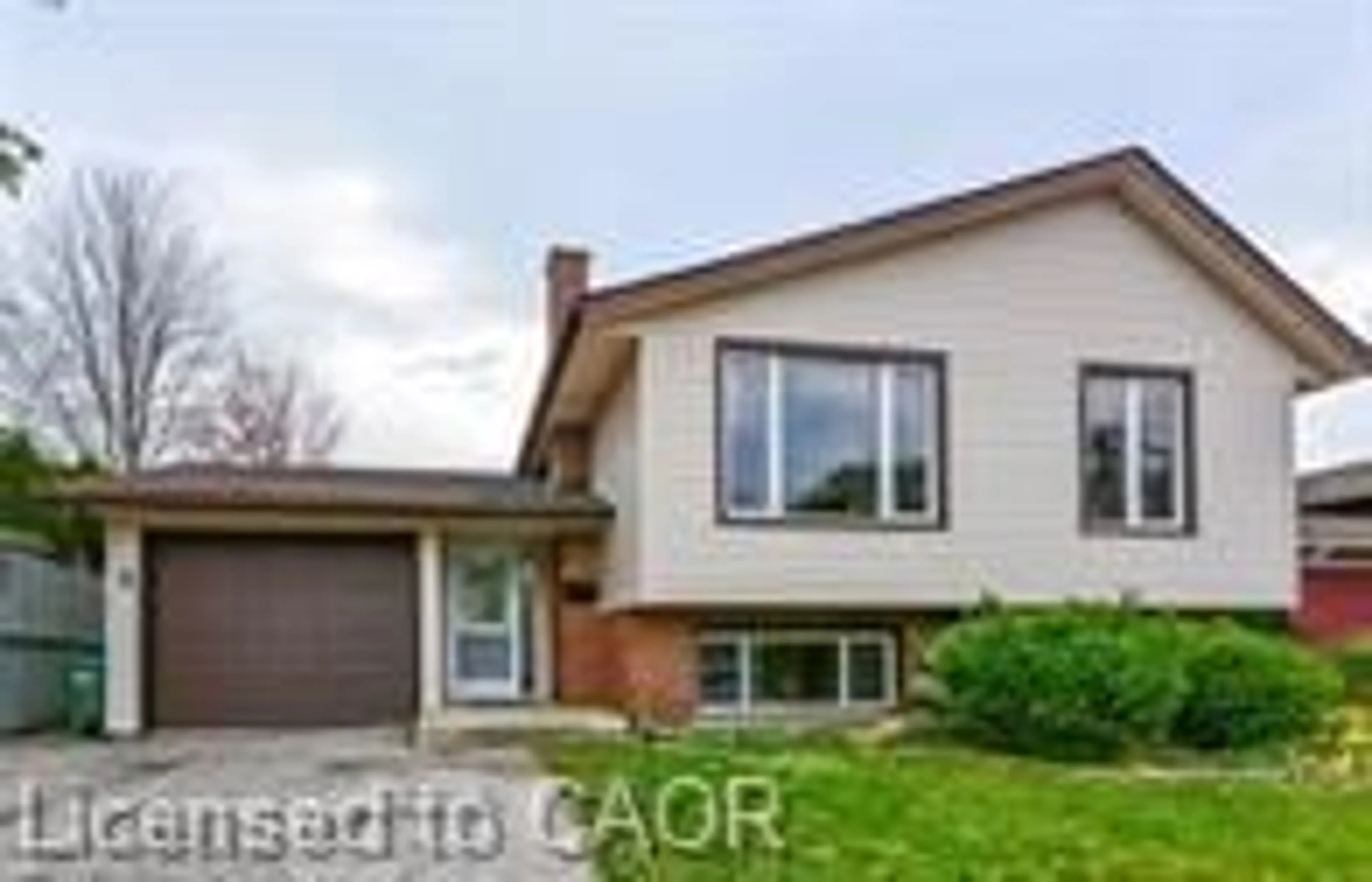 Home with vinyl exterior material, street for 9 Sanderson Dr, Guelph Ontario N1H 6T7