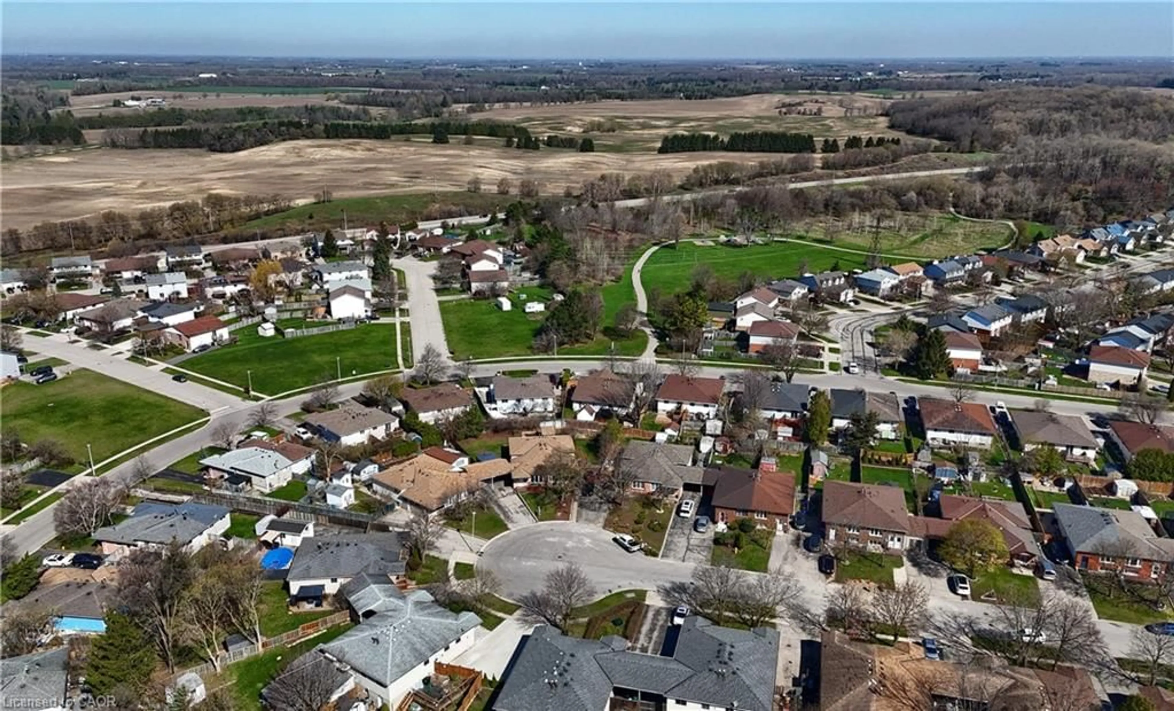 A pic from outside/outdoor area/front of a property/back of a property/a pic from drone, street for 41 Nora Crt, Cambridge Ontario N3C 3N1