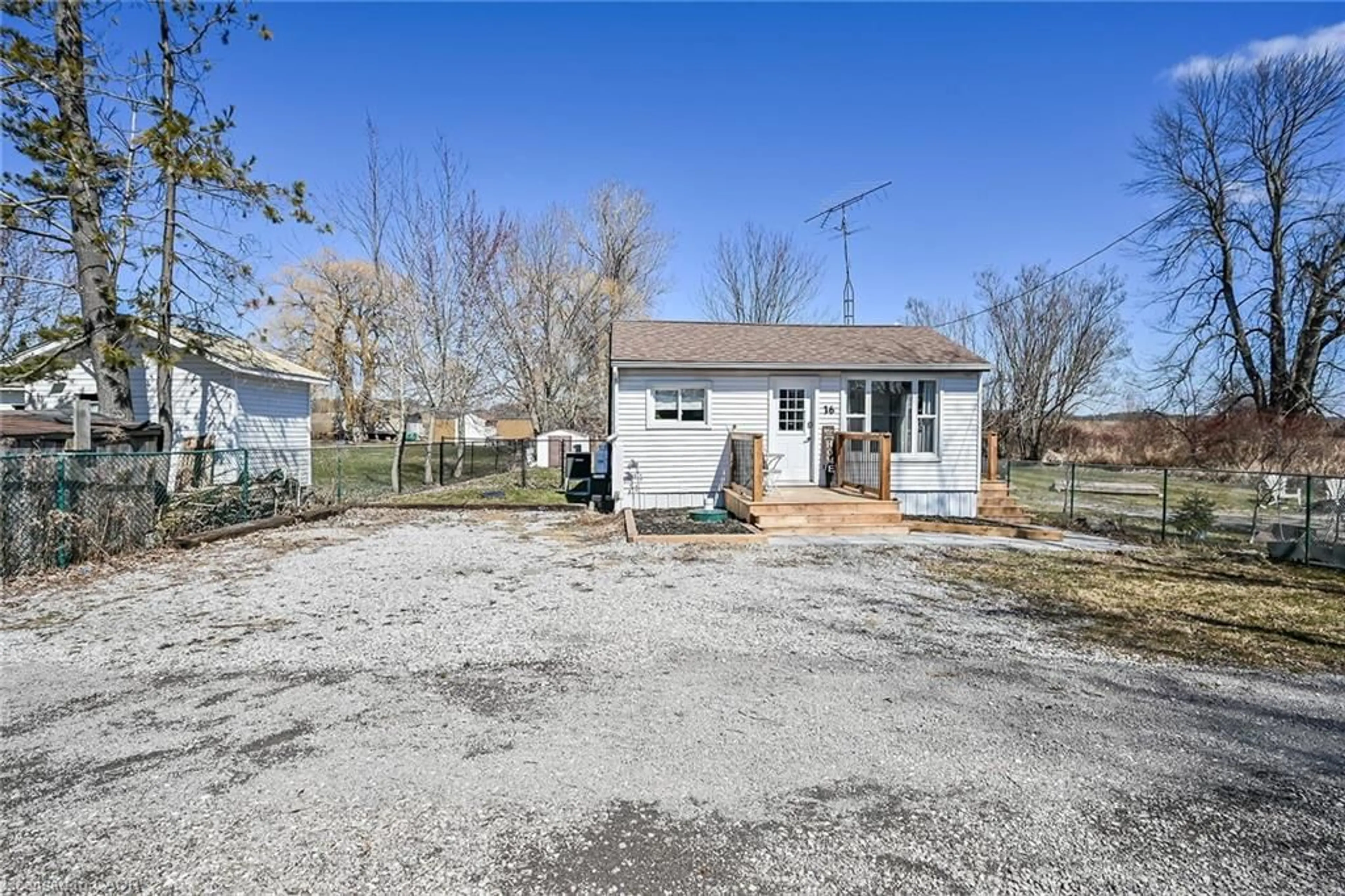 A pic from outside/outdoor area/front of a property/back of a property/a pic from drone, street for 16 Swallow Lane, Selkirk Ontario N0A 1P0