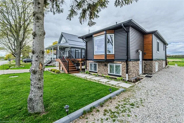 1231 Lakeshore Rd, Selkirk 2