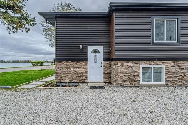 1231 Lakeshore Rd, Selkirk 3