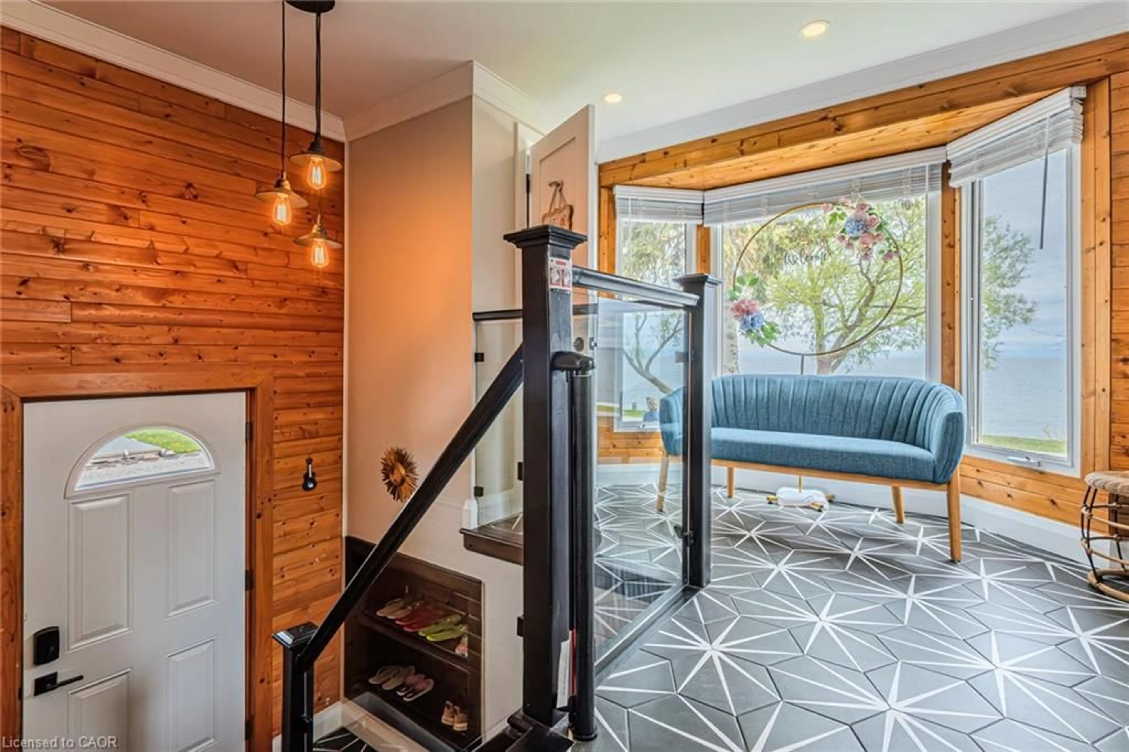 Indoor entryway for 1231 Lakeshore Rd, Selkirk Ontario N0A 1P0