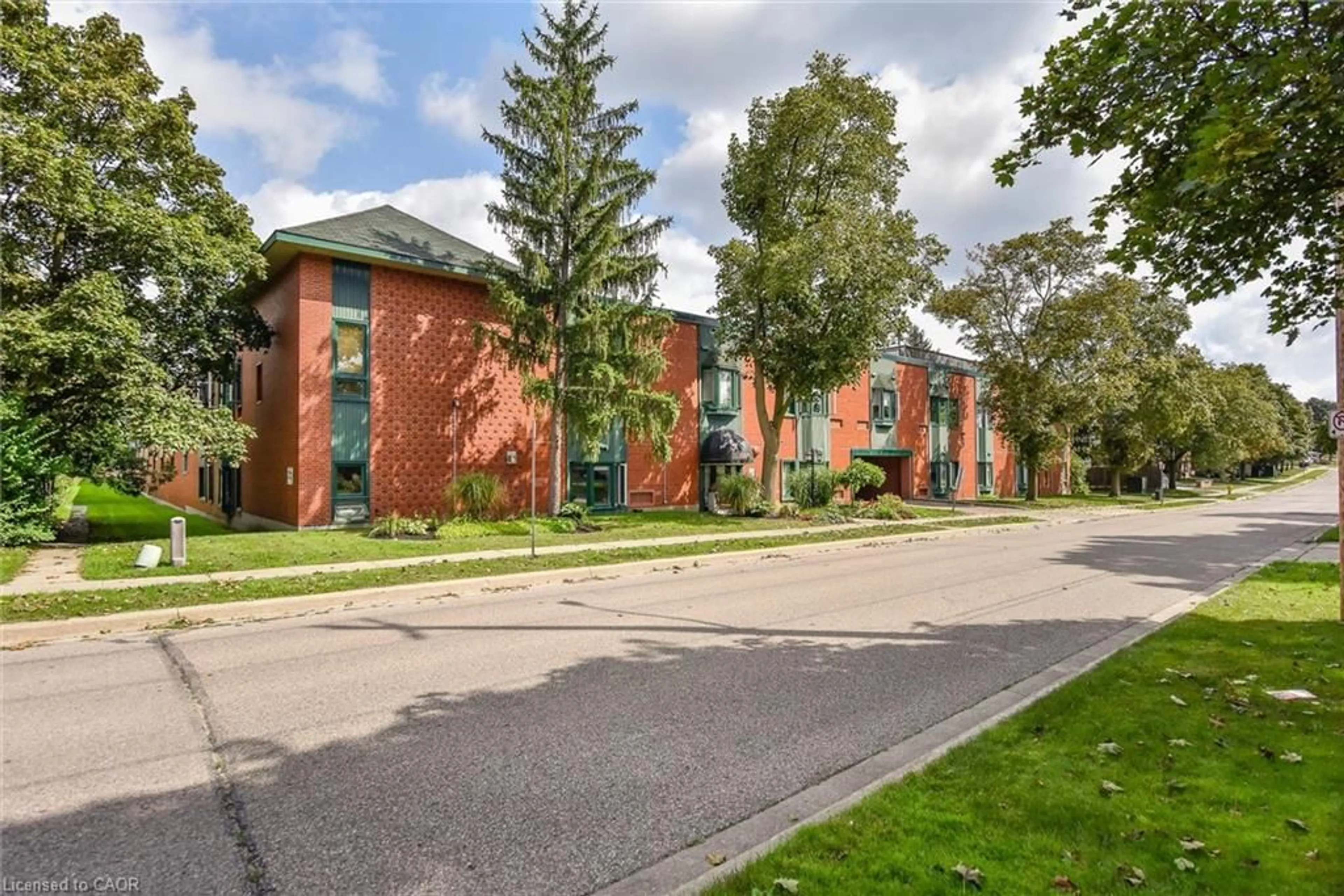 Home with brick exterior material, street for 1009 Queenston Rd #205, Cambridge Ontario N3H 3K7