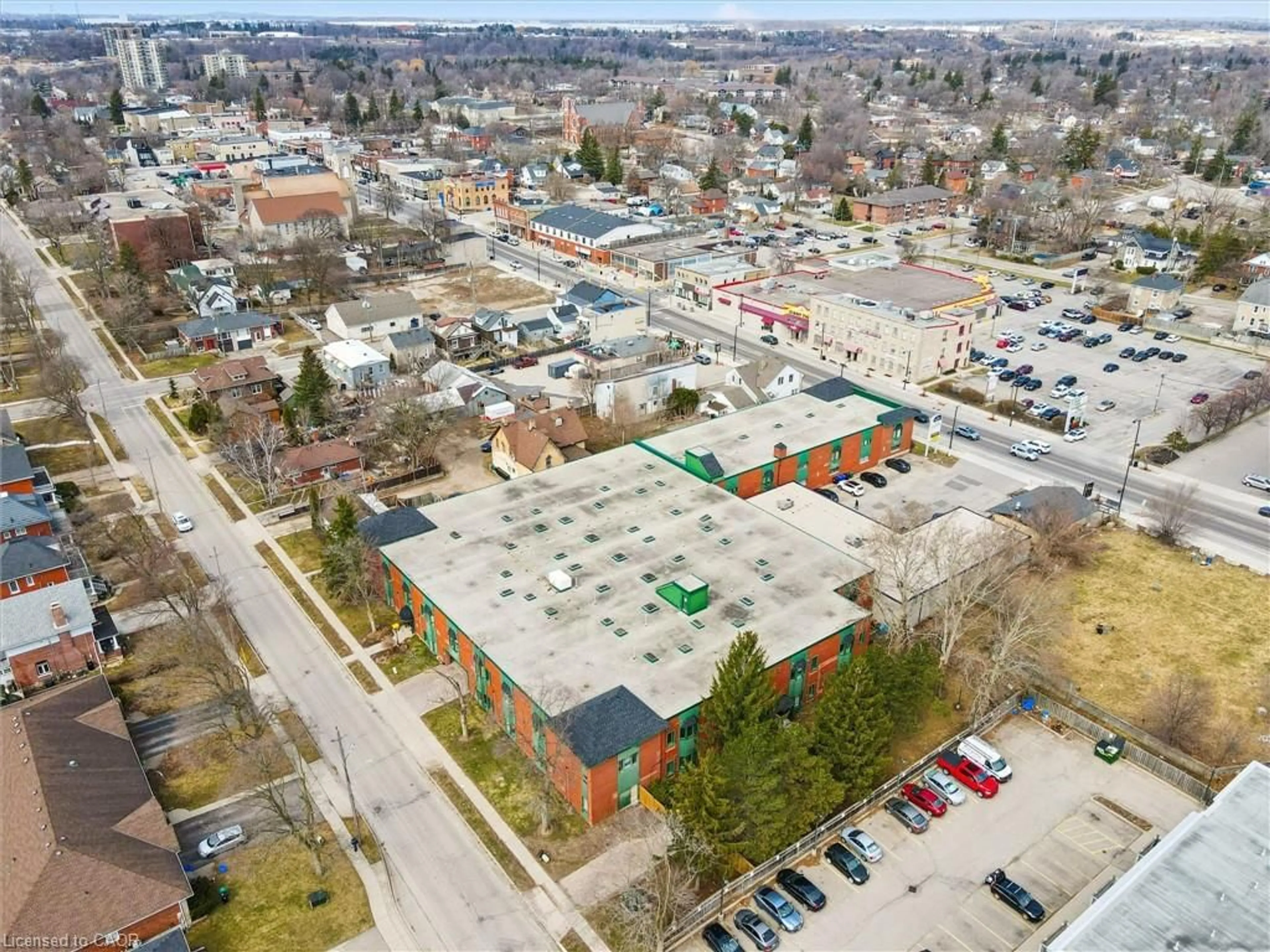 A pic from outside/outdoor area/front of a property/back of a property/a pic from drone, street for 1009 Queenston Rd #205, Cambridge Ontario N3H 3K7