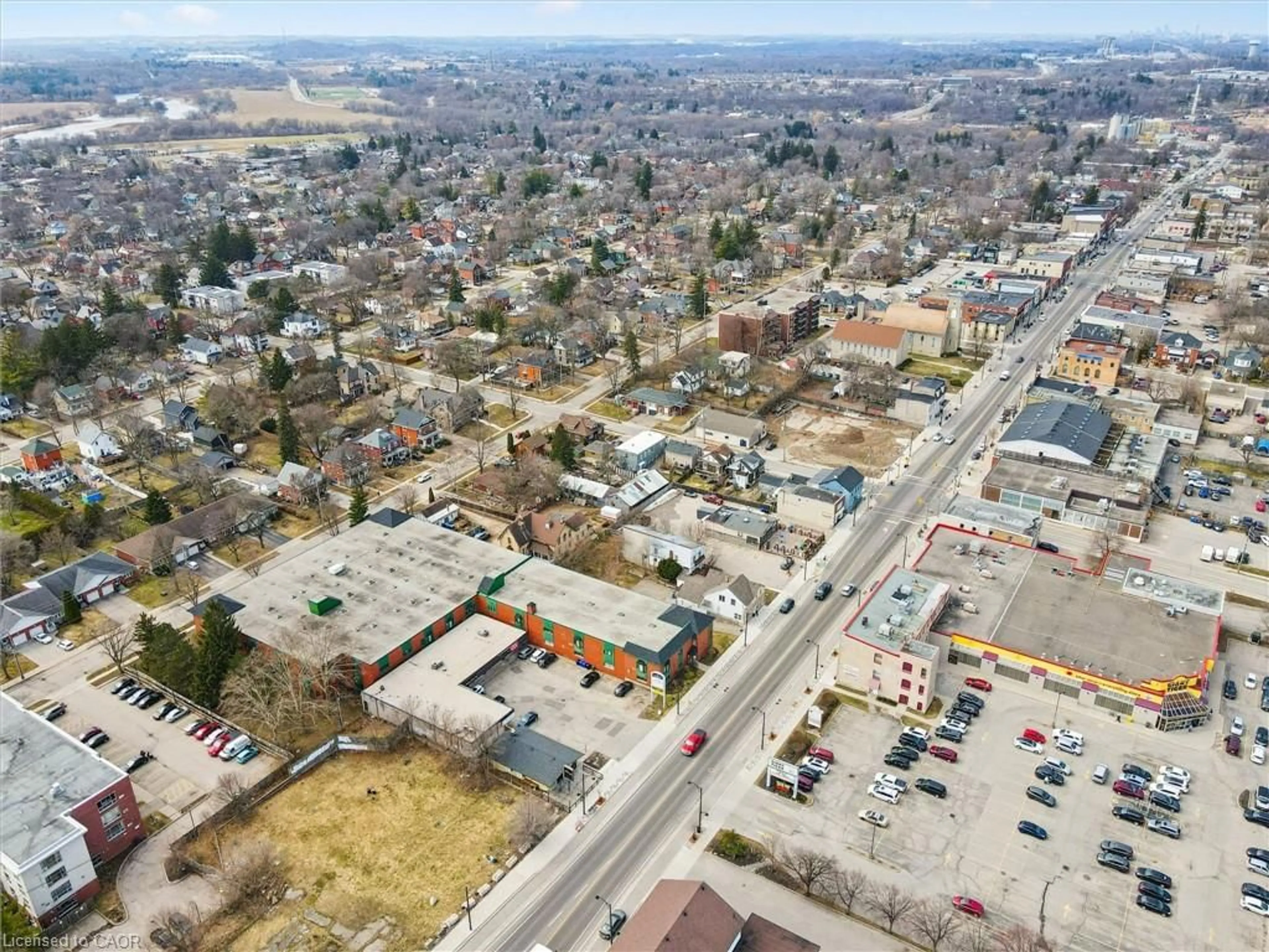 A pic from outside/outdoor area/front of a property/back of a property/a pic from drone, street for 1009 Queenston Rd #205, Cambridge Ontario N3H 3K7