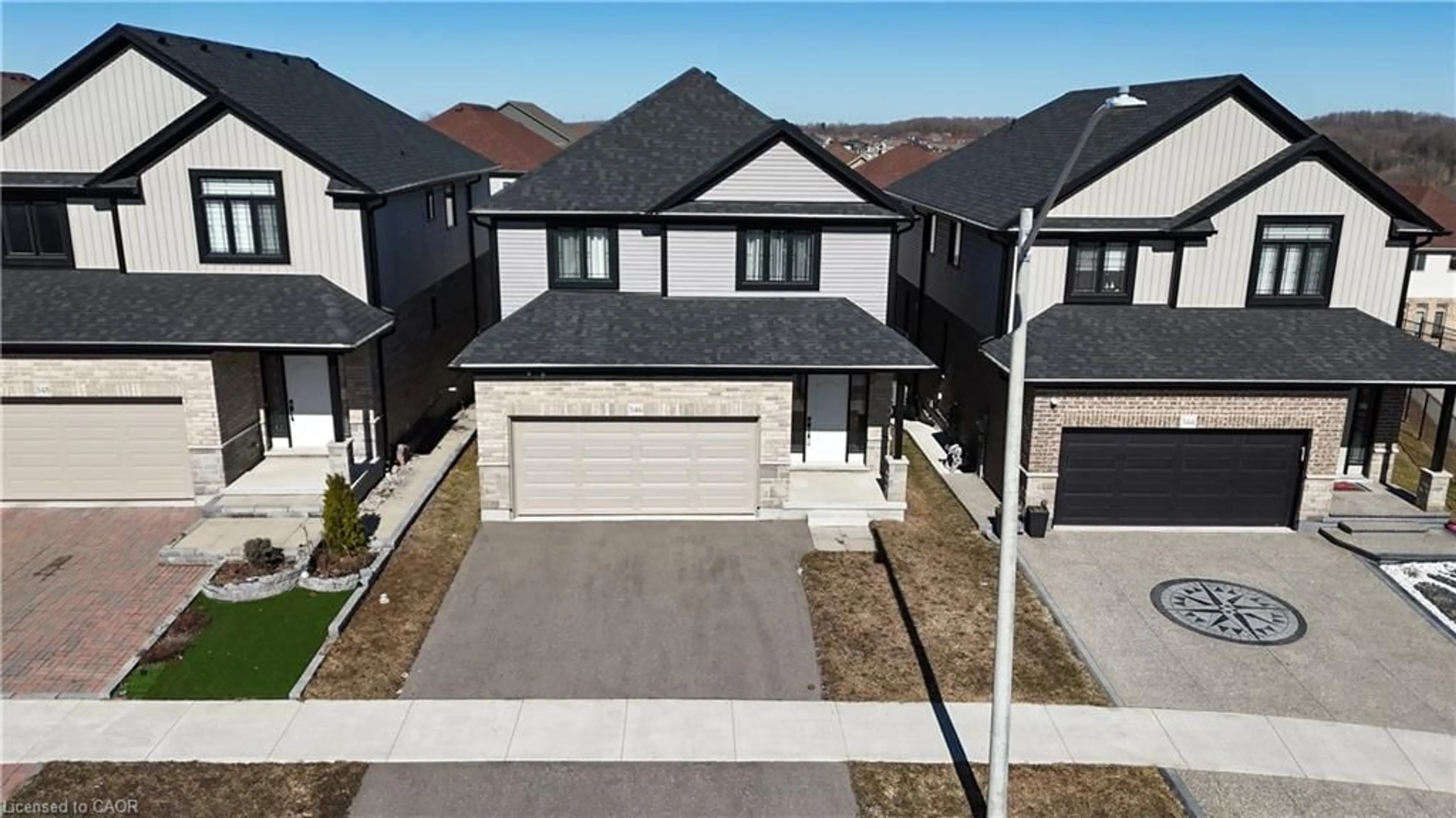A pic from outside/outdoor area/front of a property/back of a property/a pic from drone, street for 346 Chokecherry Cres, Waterloo Ontario N2V 0H1