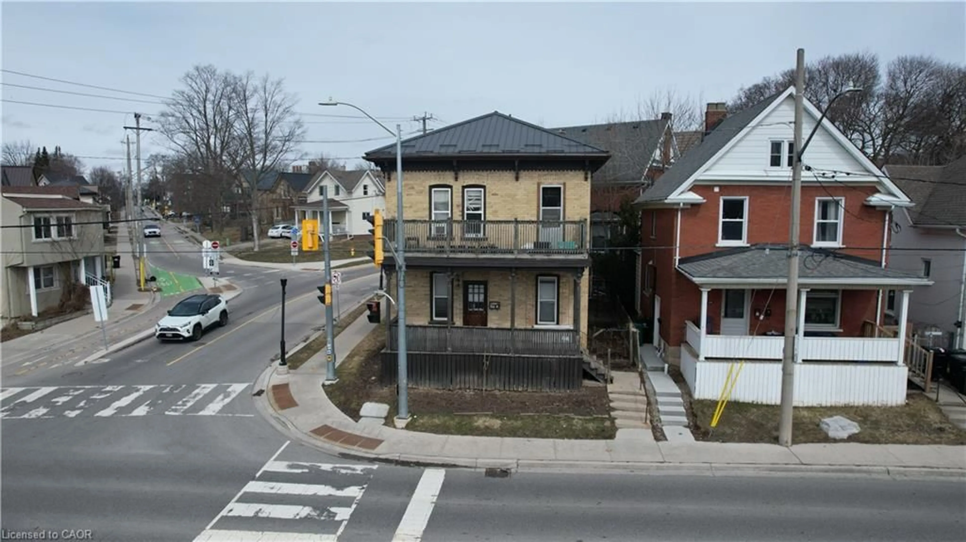 A pic from outside/outdoor area/front of a property/back of a property/a pic from drone, street for 116 Weber St, Kitchener Ontario N2H 1C9
