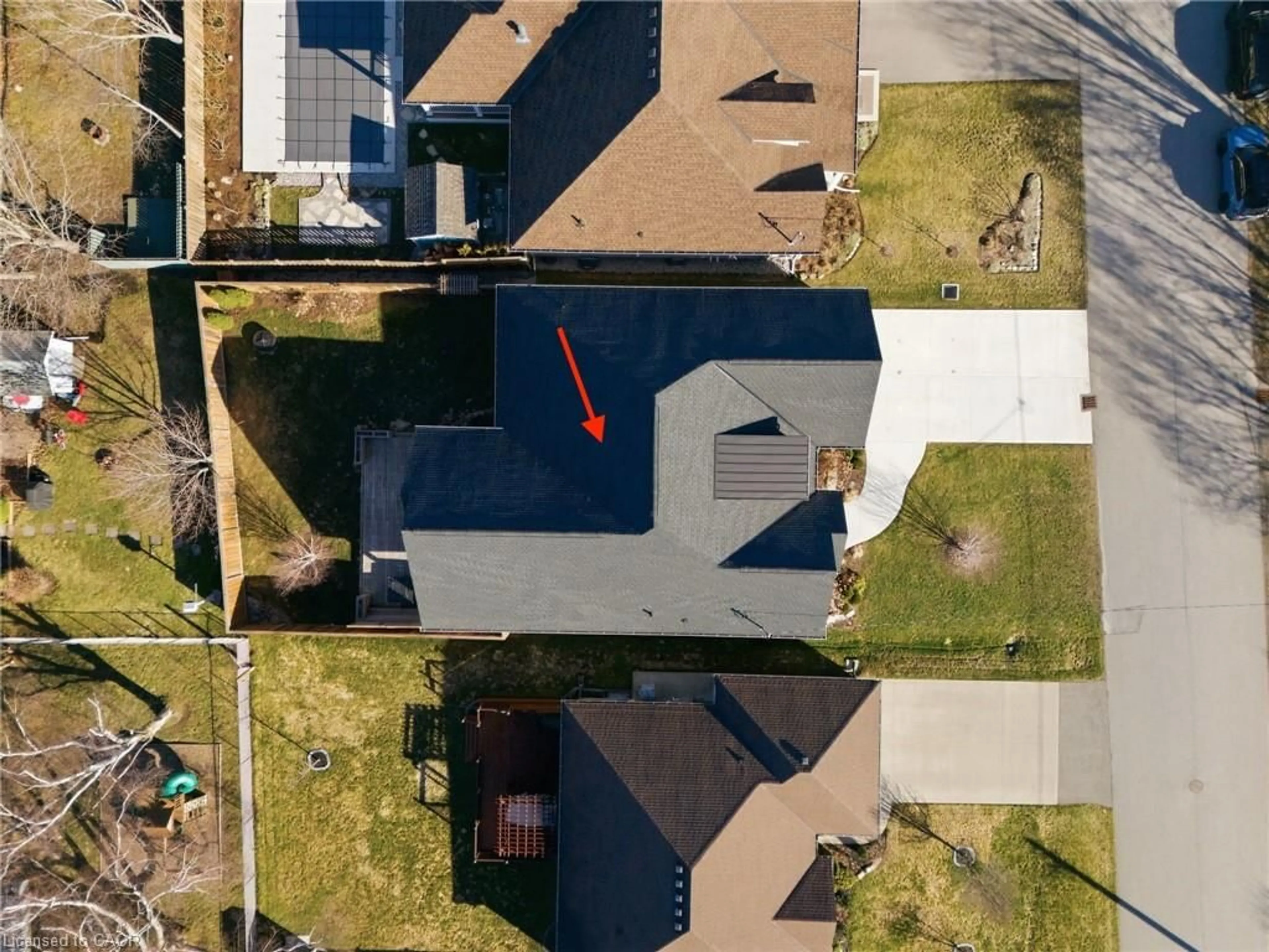 A pic from outside/outdoor area/front of a property/back of a property/a pic from drone, street for 9 East St, Port Dover Ontario N0A 1N5