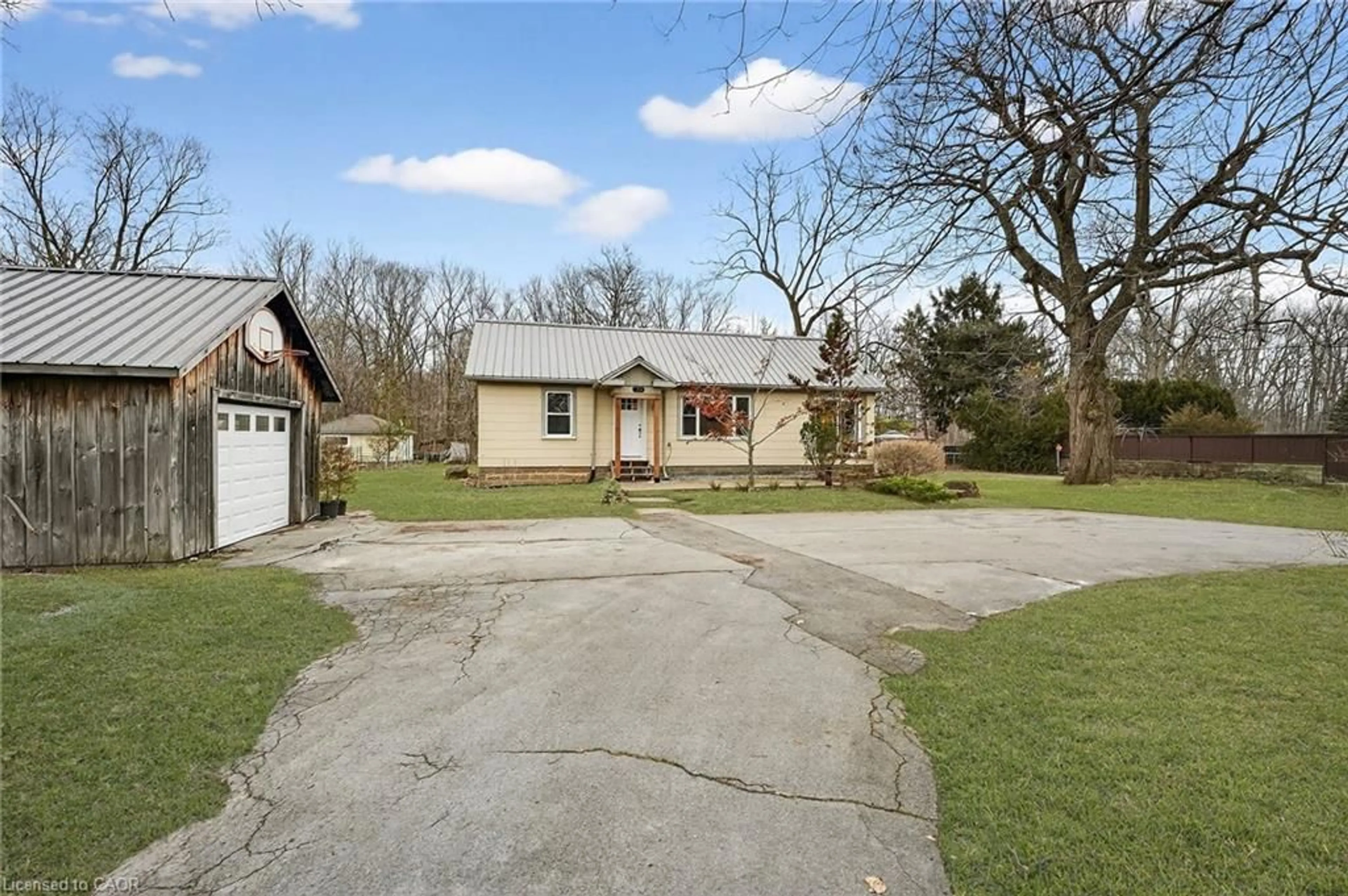 A pic from outside/outdoor area/front of a property/back of a property/a pic from drone, street for 508 Prospect Point Rd, Ridgeway Ontario L0S 1N0