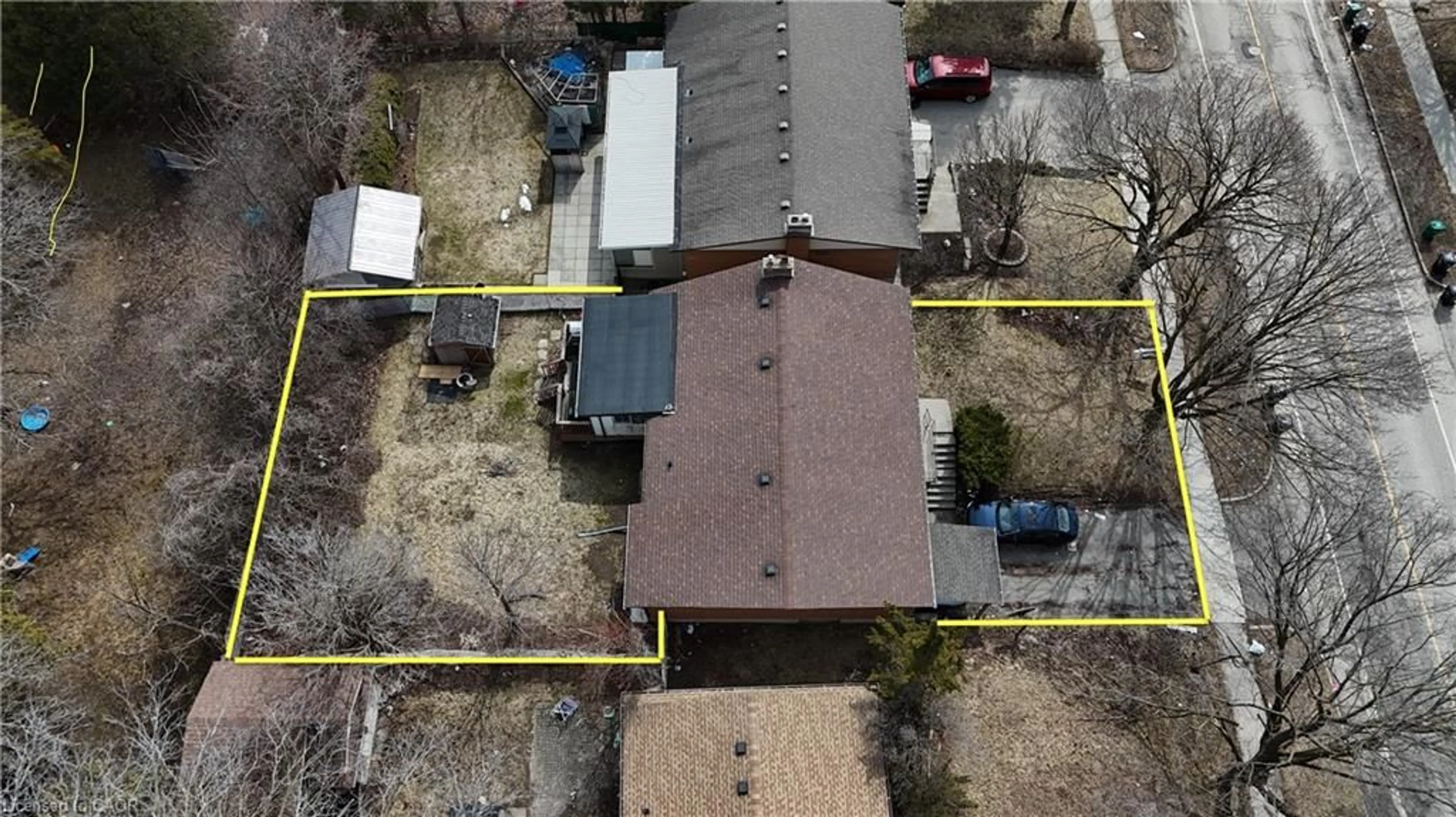 A pic from outside/outdoor area/front of a property/back of a property/a pic from drone, street for 396 Hazel St, Waterloo Ontario N2L 3P6