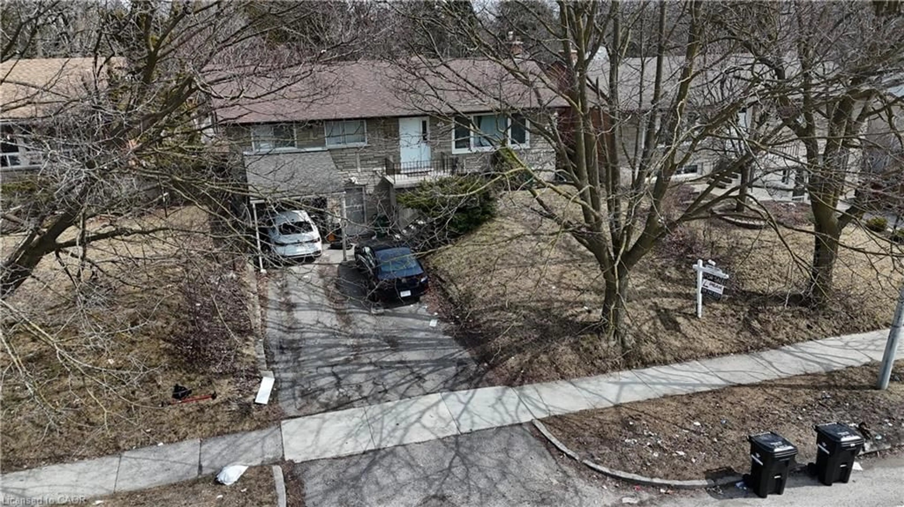 A pic from outside/outdoor area/front of a property/back of a property/a pic from drone, street for 396 Hazel St, Waterloo Ontario N2L 3P6