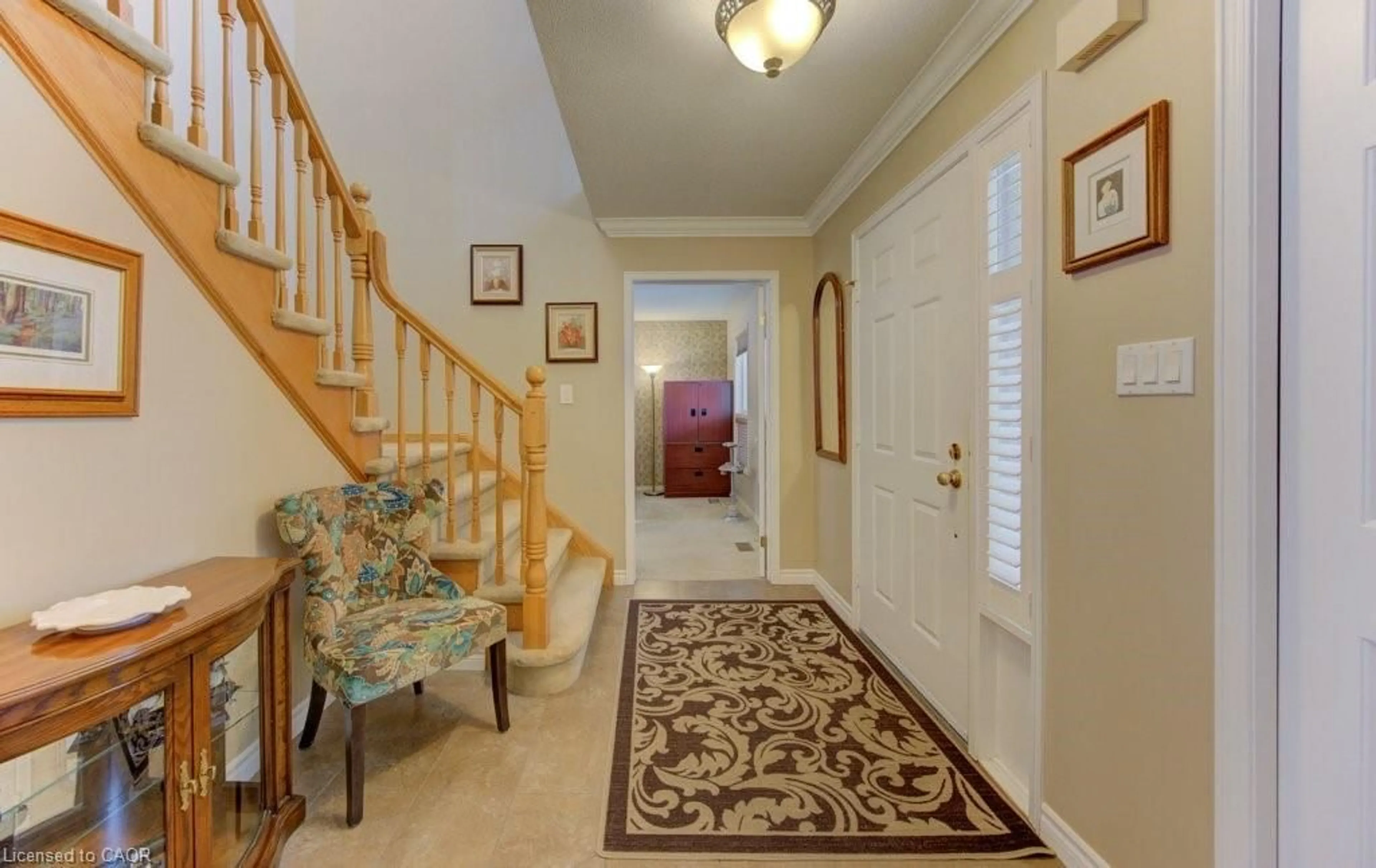 Indoor entryway for 594 Hunters Pl, Waterloo Ontario N2K 3L3