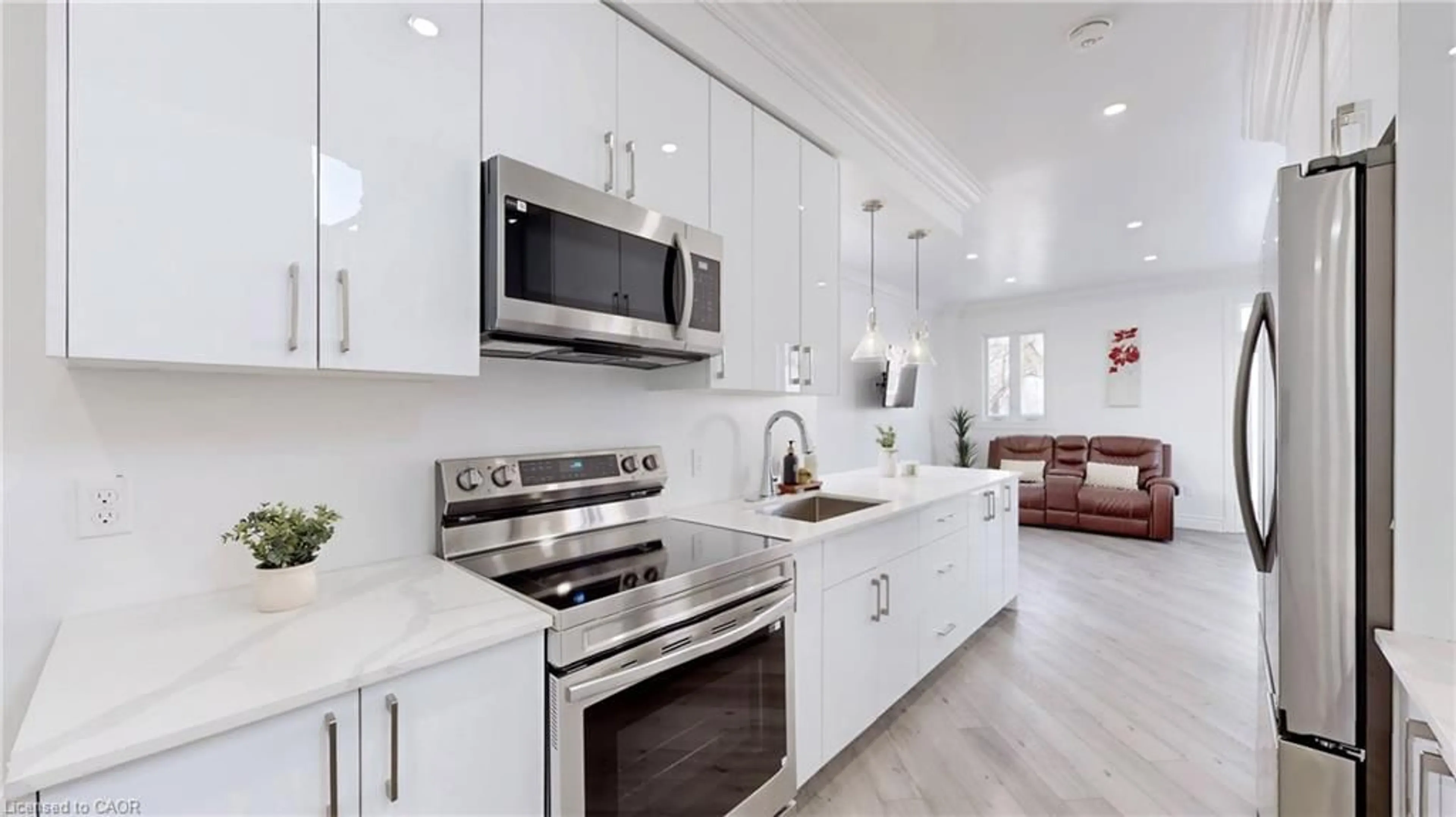 Open concept kitchen, ceramic/tile floor for 85 Albany Ave, Hamilton Ontario L8H 2H4