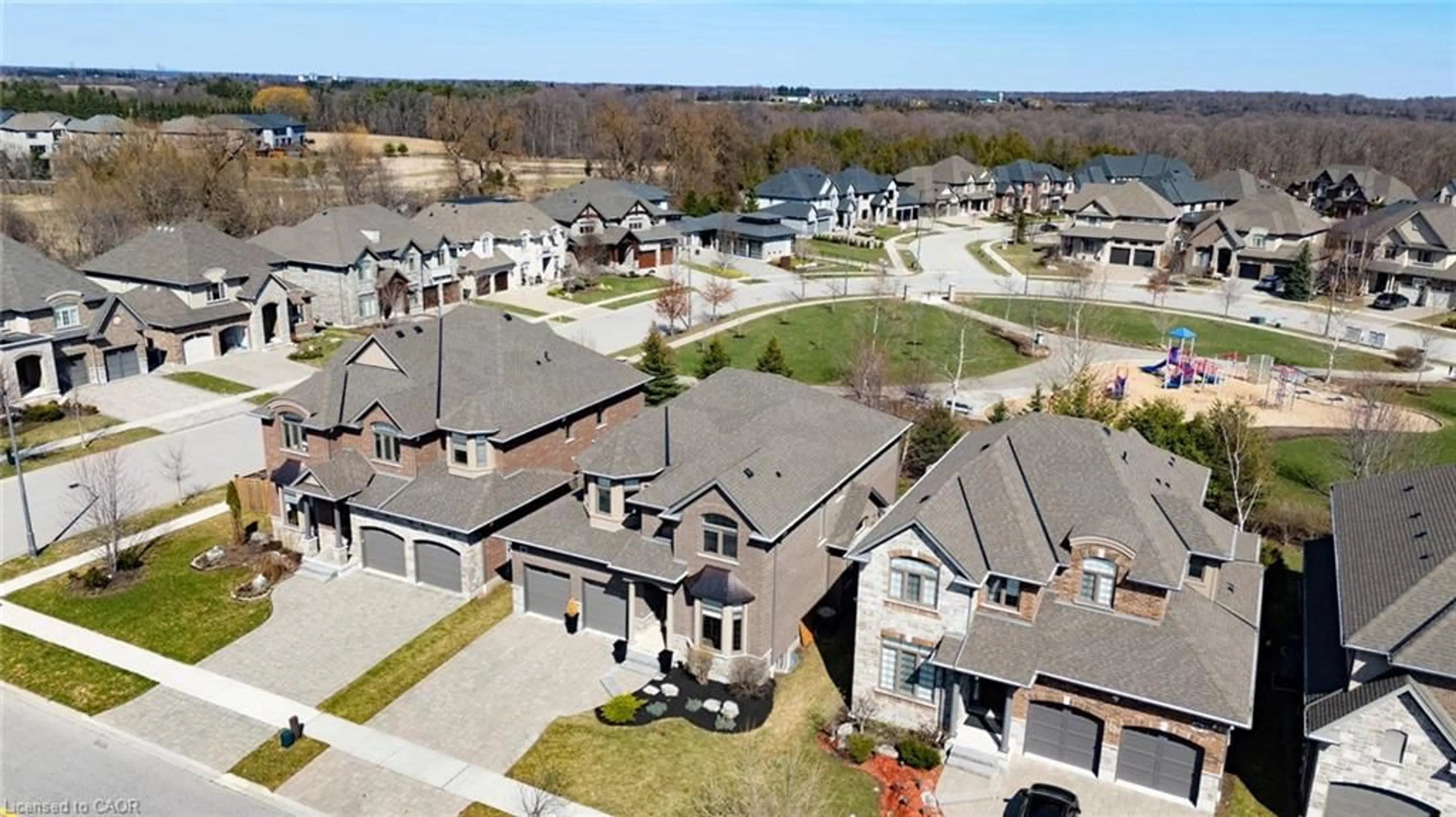 A pic from outside/outdoor area/front of a property/back of a property/a pic from drone, street for 831 Copper Ridge Dr, Waterloo Ontario N2K 0B5