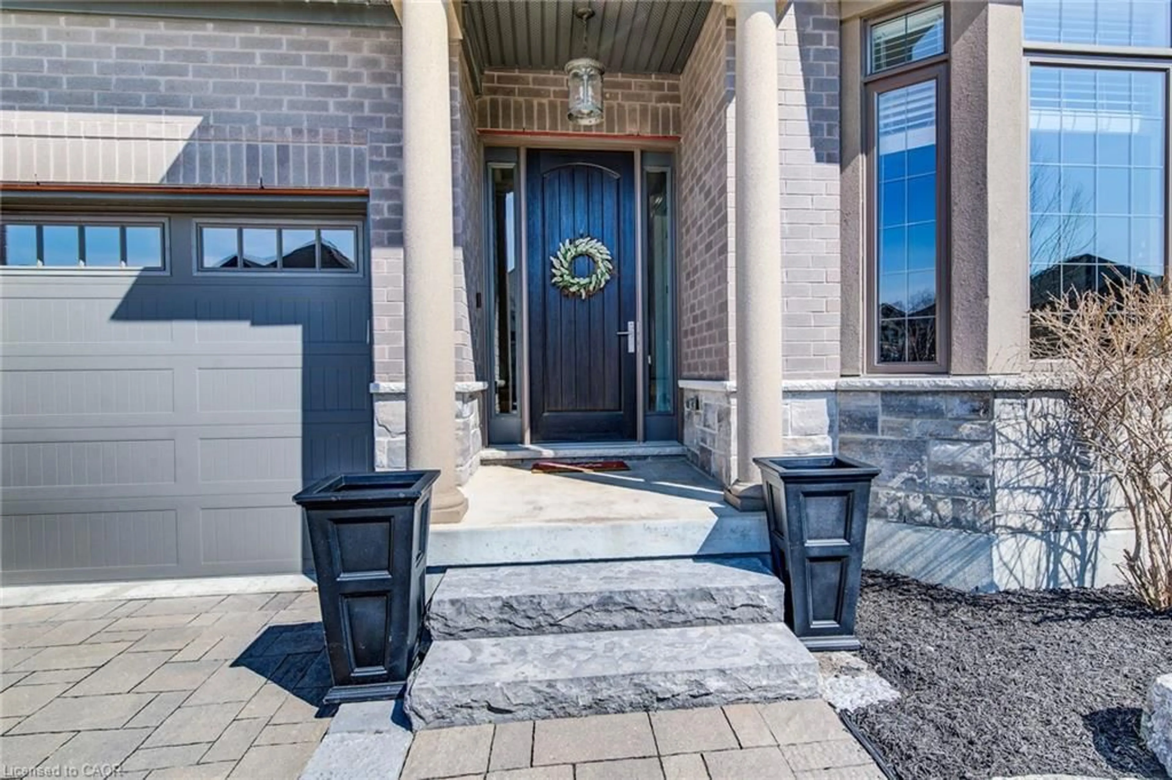 Indoor entryway for 831 Copper Ridge Dr, Waterloo Ontario N2K 0B5