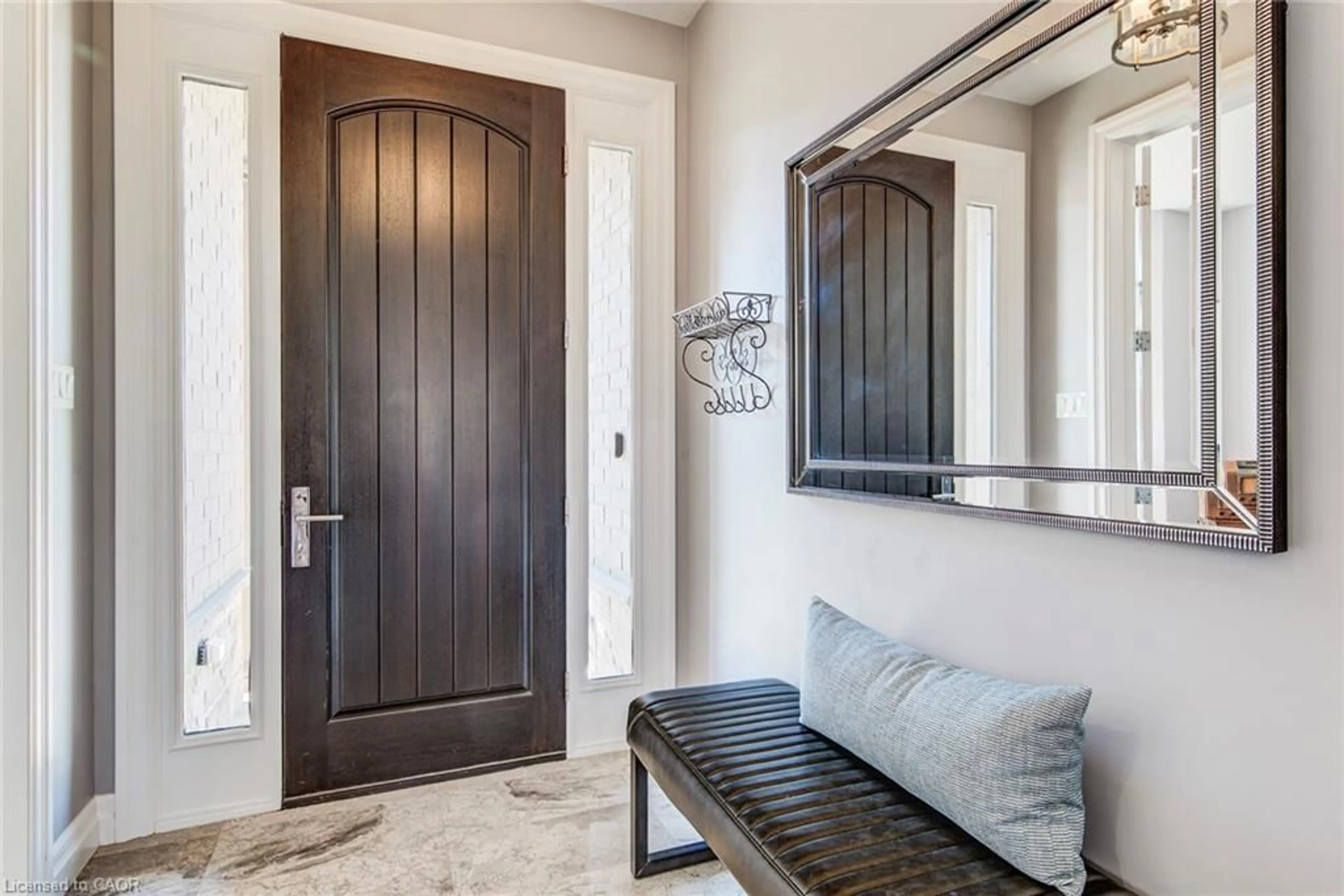 Indoor entryway for 831 Copper Ridge Dr, Waterloo Ontario N2K 0B5