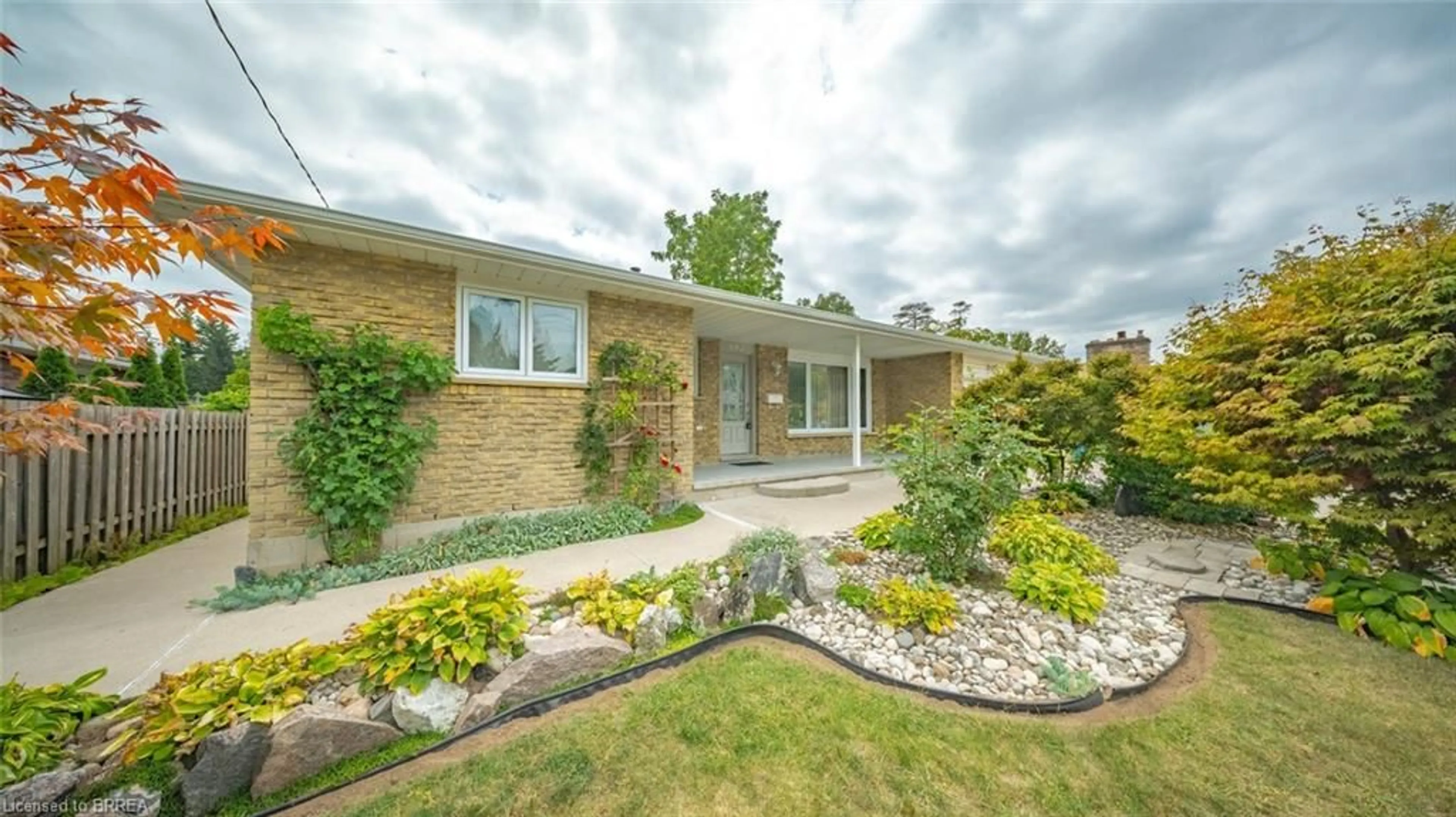 Home with brick exterior material, building for 162 Victoria St, Simcoe Ontario N3Y 1L8