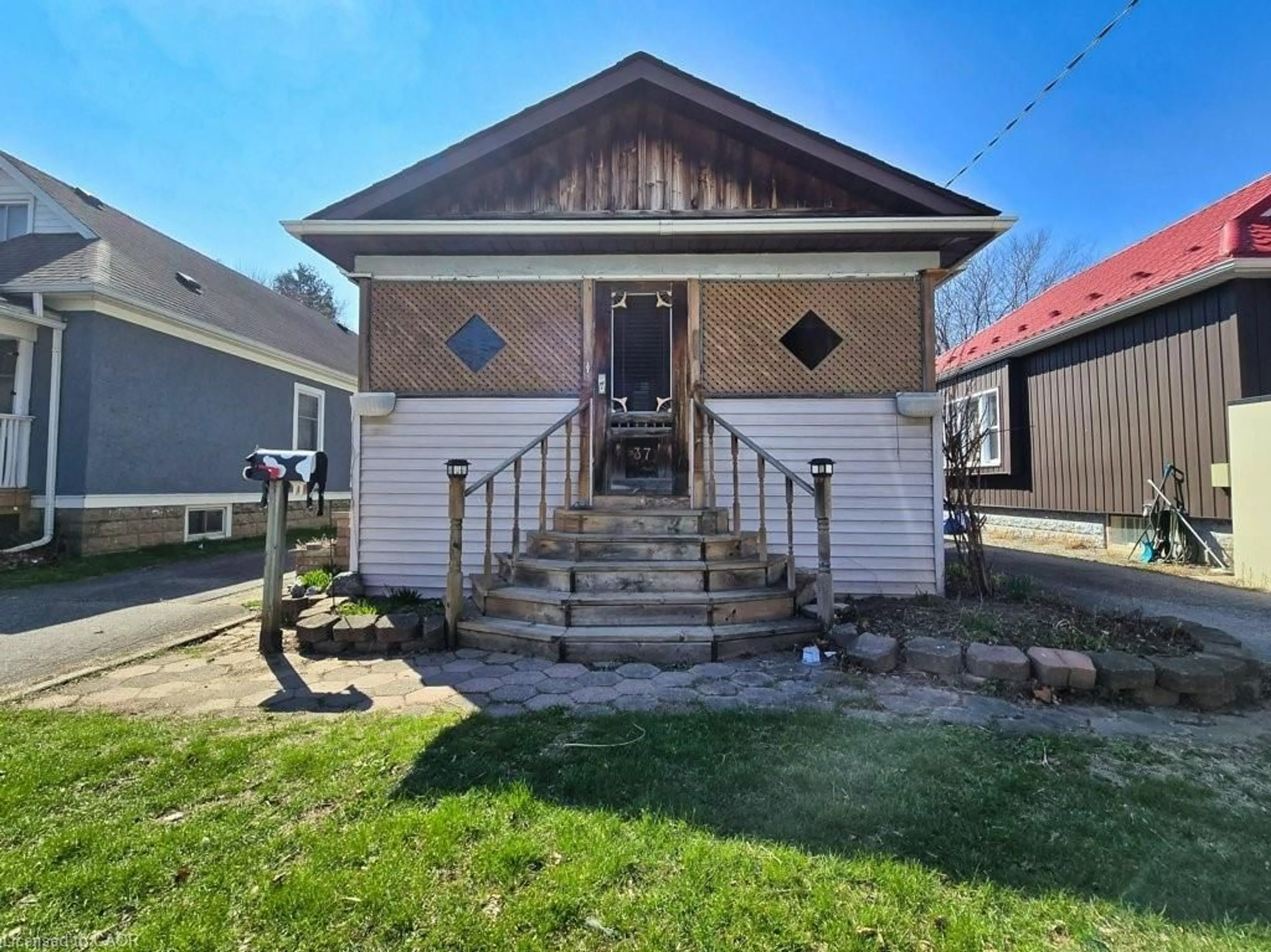 Unknown for 37 Kernahan St, St. Catharines Ontario L2R 4T1