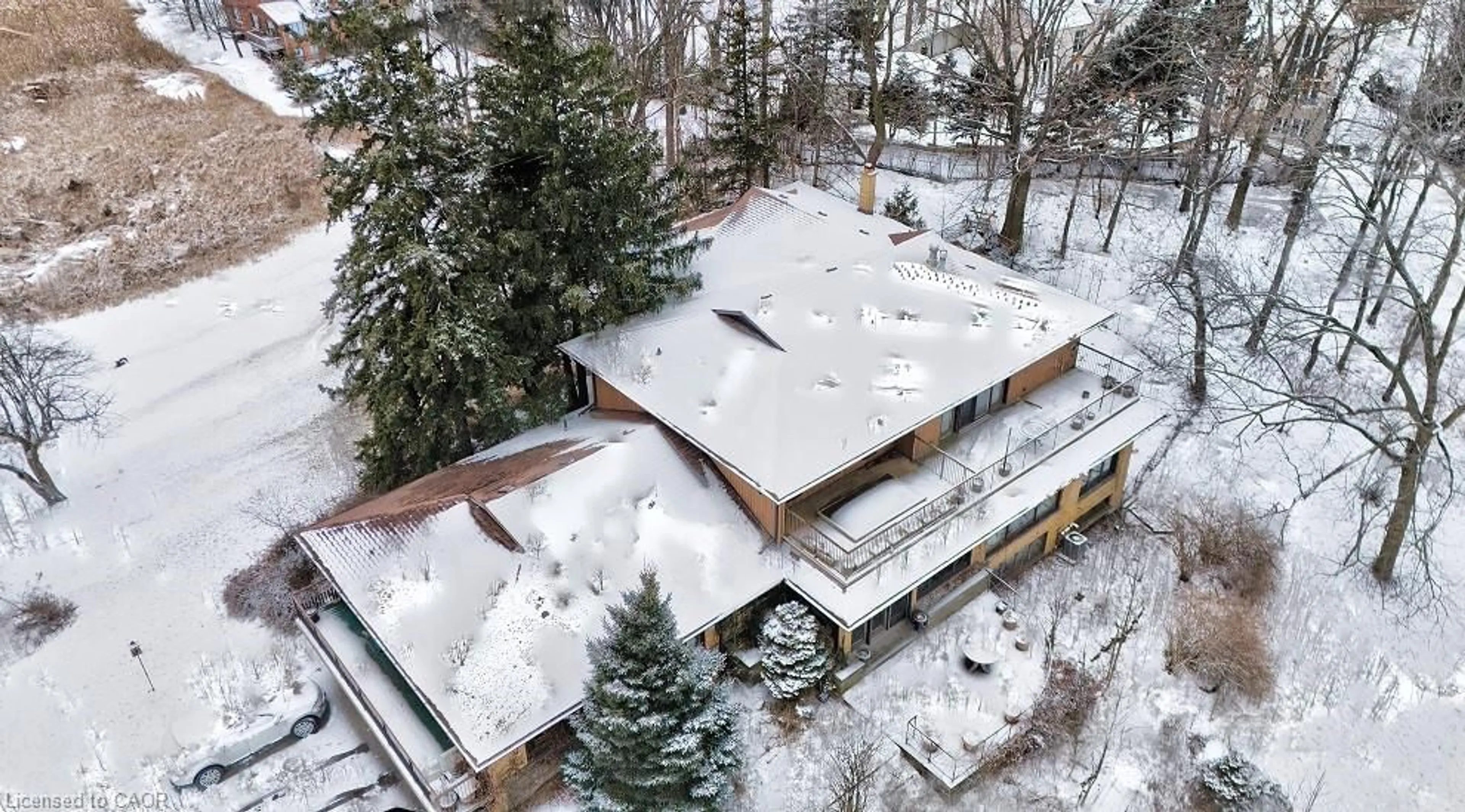 A pic from outside/outdoor area/front of a property/back of a property/a pic from drone, building for 1127 & 1135 Old Mohawk Rd, Ancaster Ontario L9G 3K9