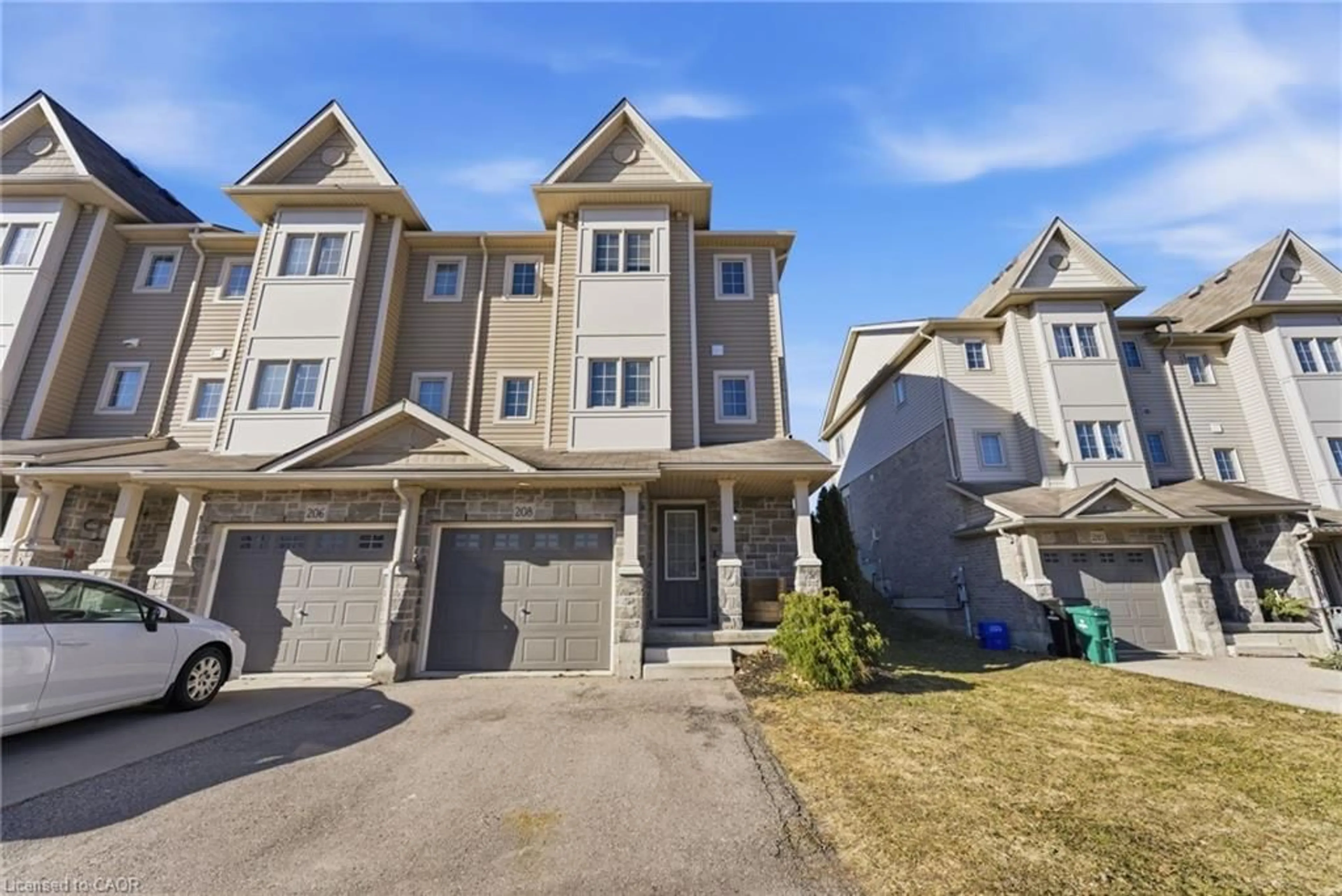 A pic from outside/outdoor area/front of a property/back of a property/a pic from drone, street for 208 Templewood Dr, Kitchener Ontario N2R 0A3