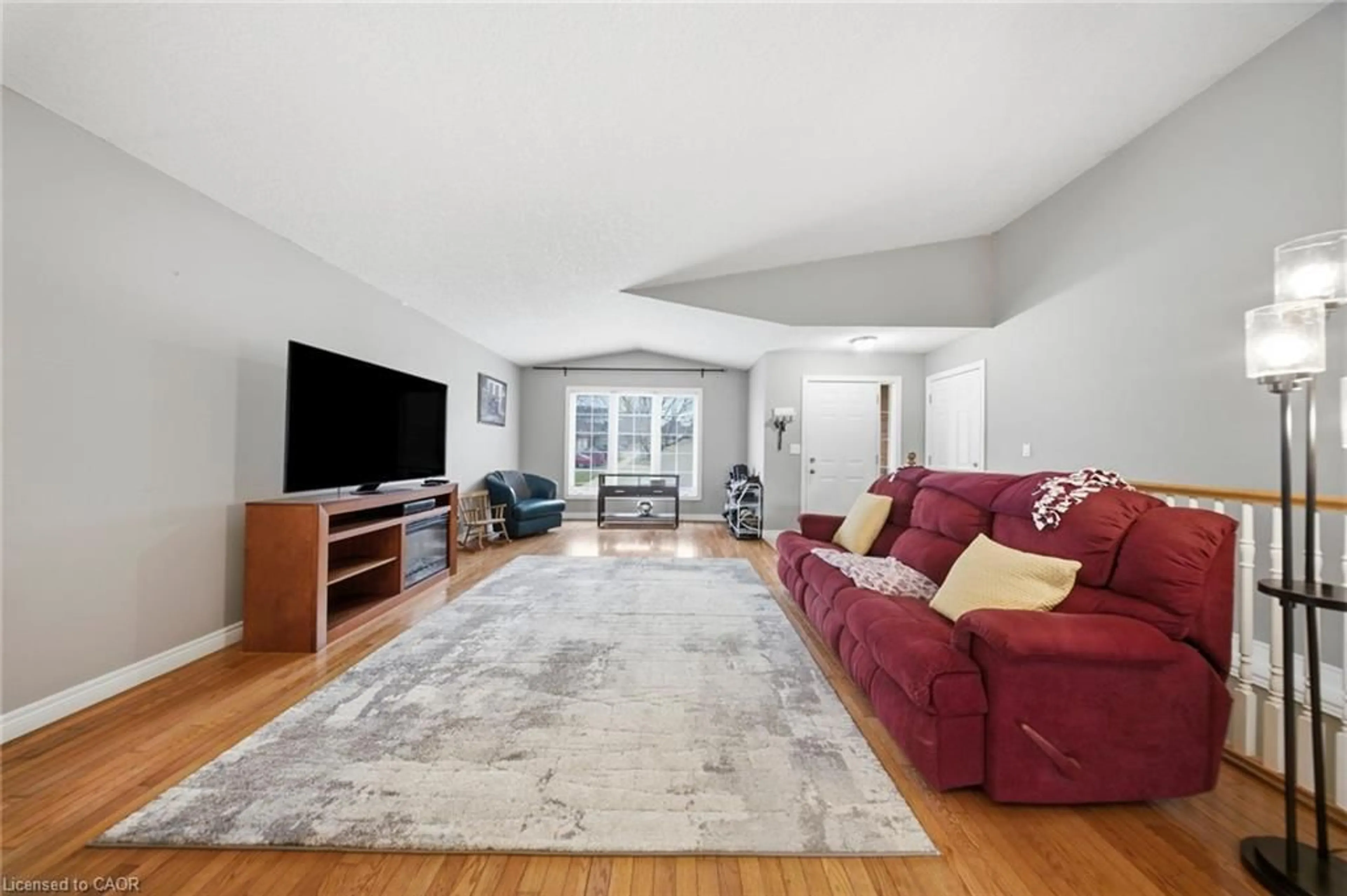 Living room with furniture, unknown for 858 Stonegate Dr, Woodstock Ontario N4V 1G4