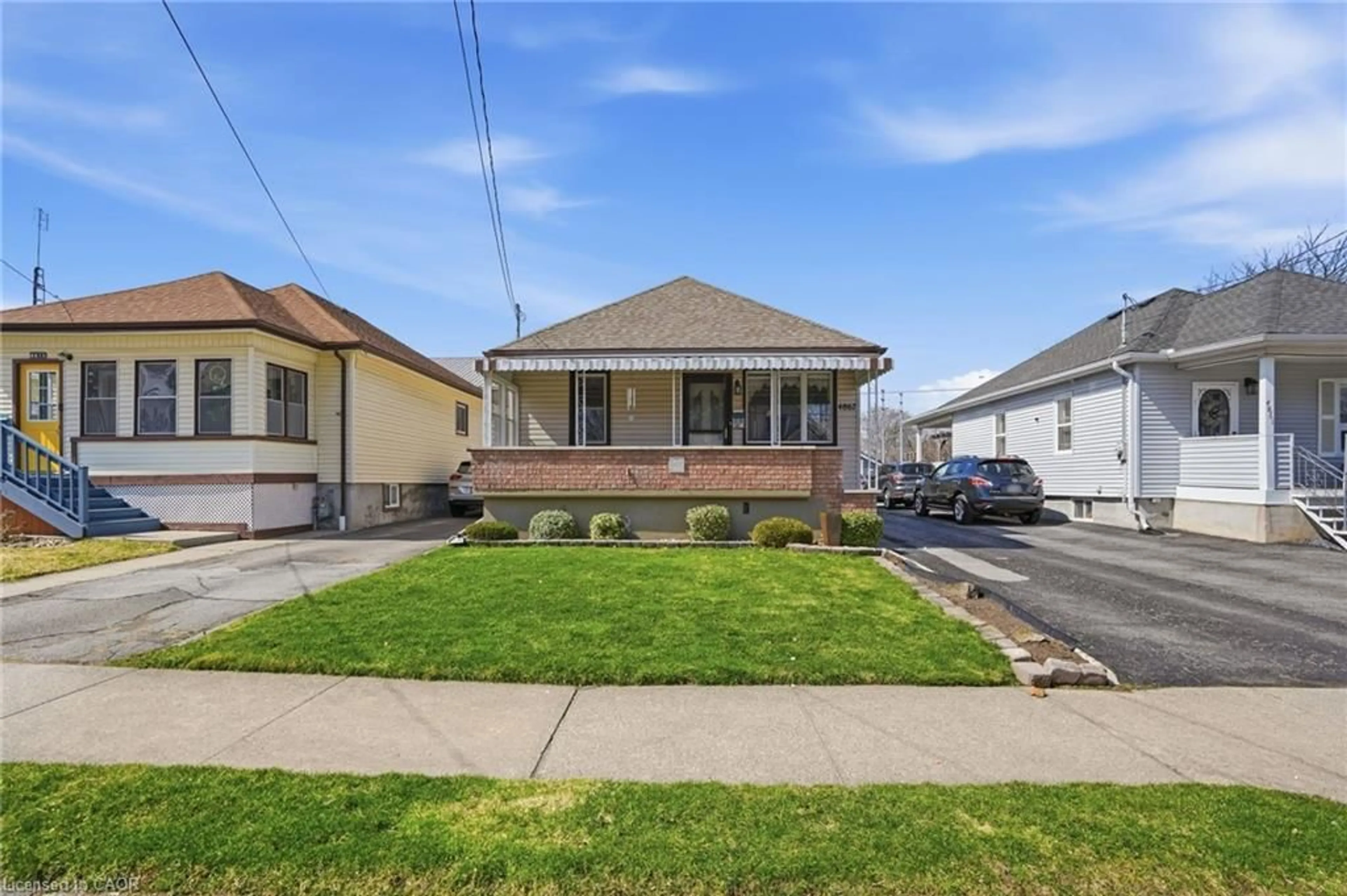 A pic from outside/outdoor area/front of a property/back of a property/a pic from drone, street for 4867 Sixth Ave, Niagara Falls Ontario L2E 4T8