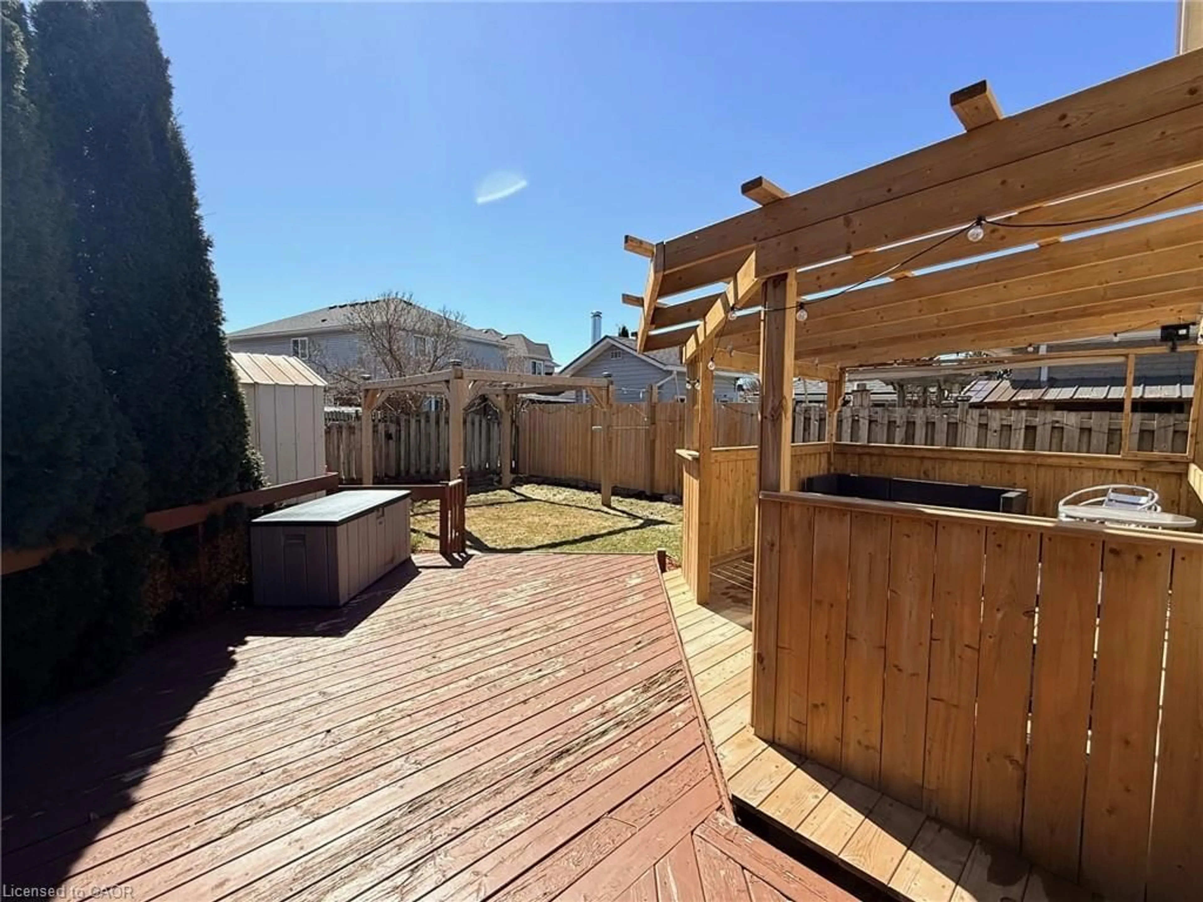 Patio, street for 267 Grey Fox Dr, Kitchener Ontario N2E 3N8