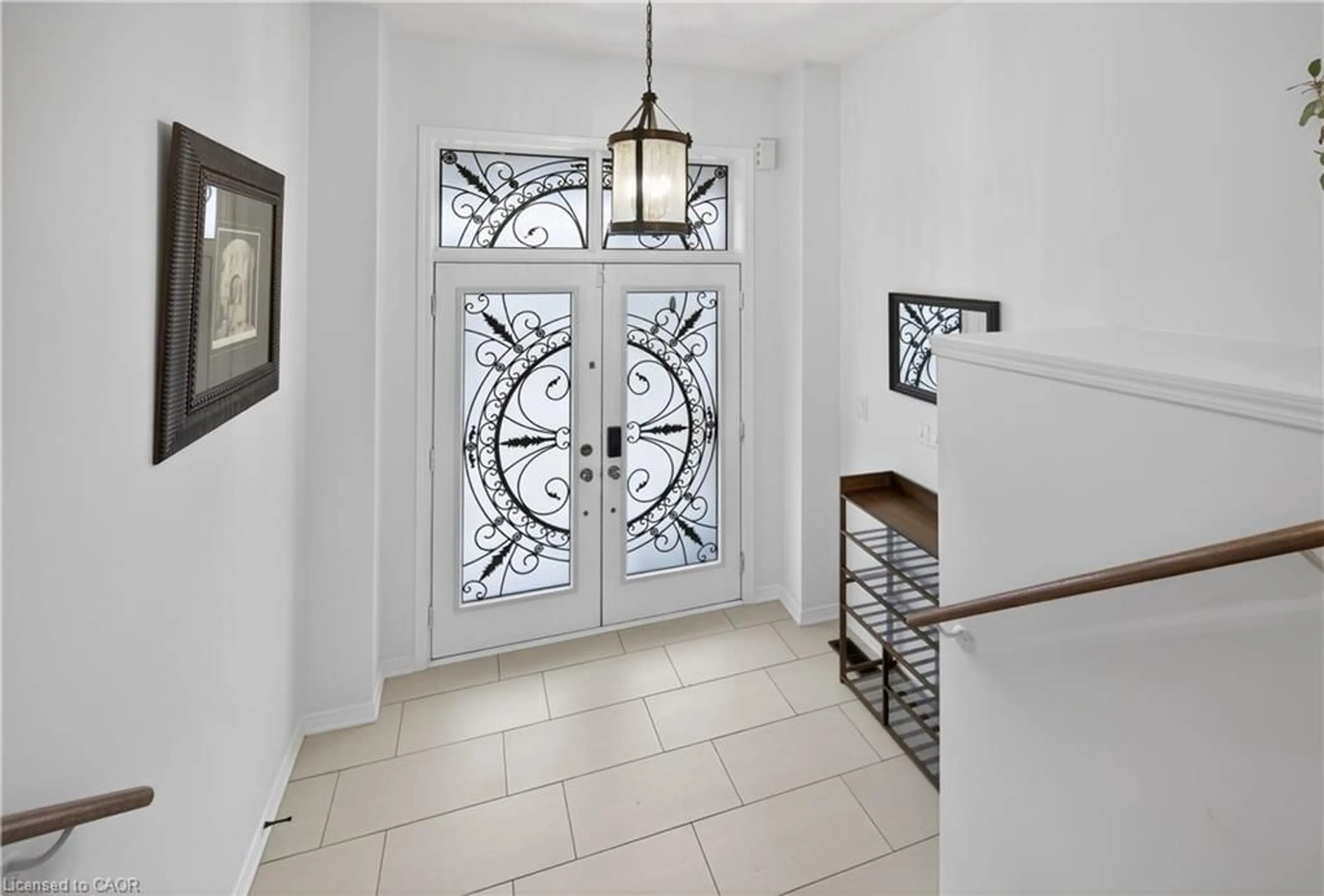 Indoor entryway for 30 Patterson Dr, Caledonia Ontario N3W 0B8