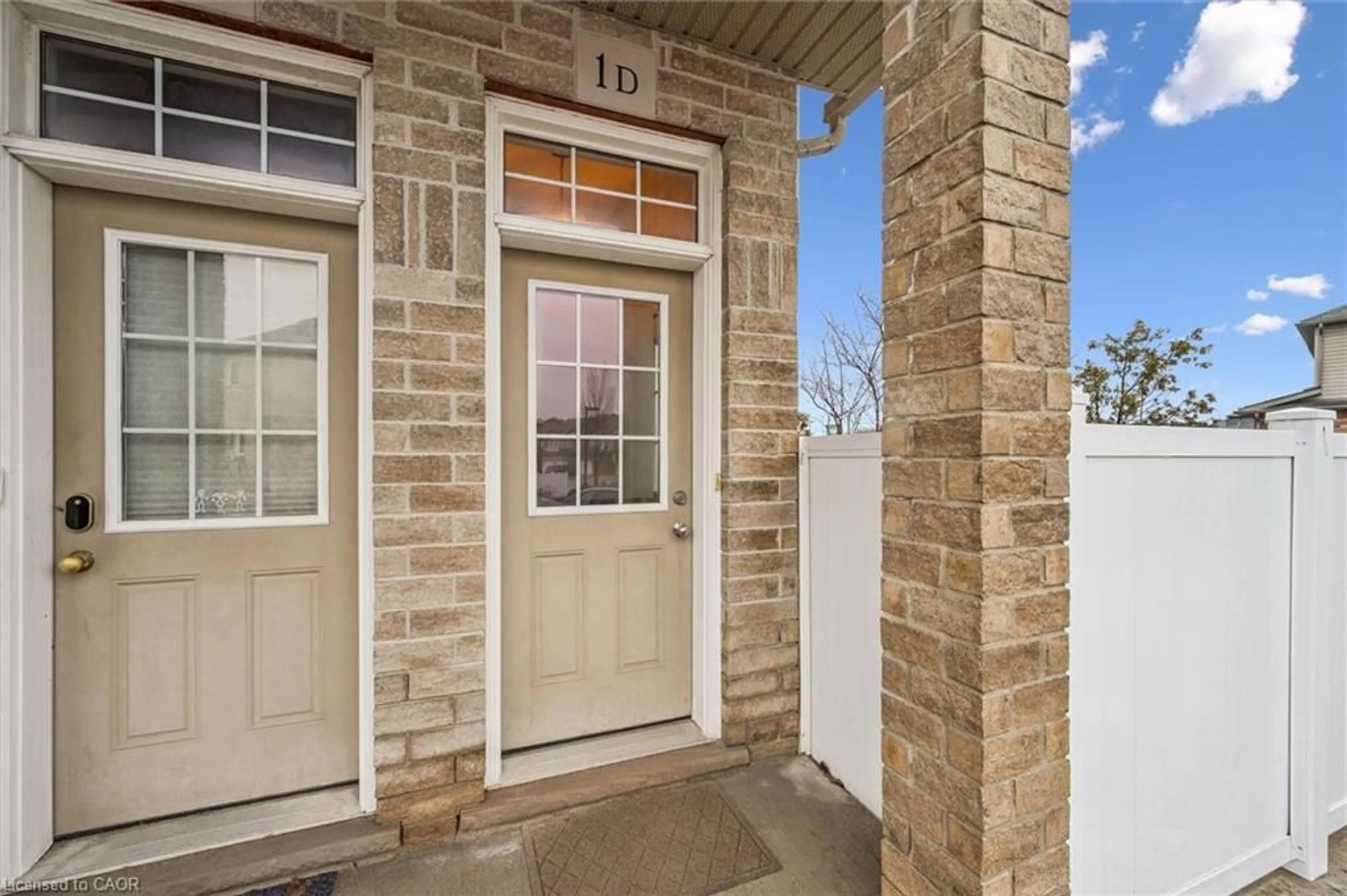 Indoor entryway for 240 Westmeadow Dr #1D, Kitchener Ontario N2N 0A1