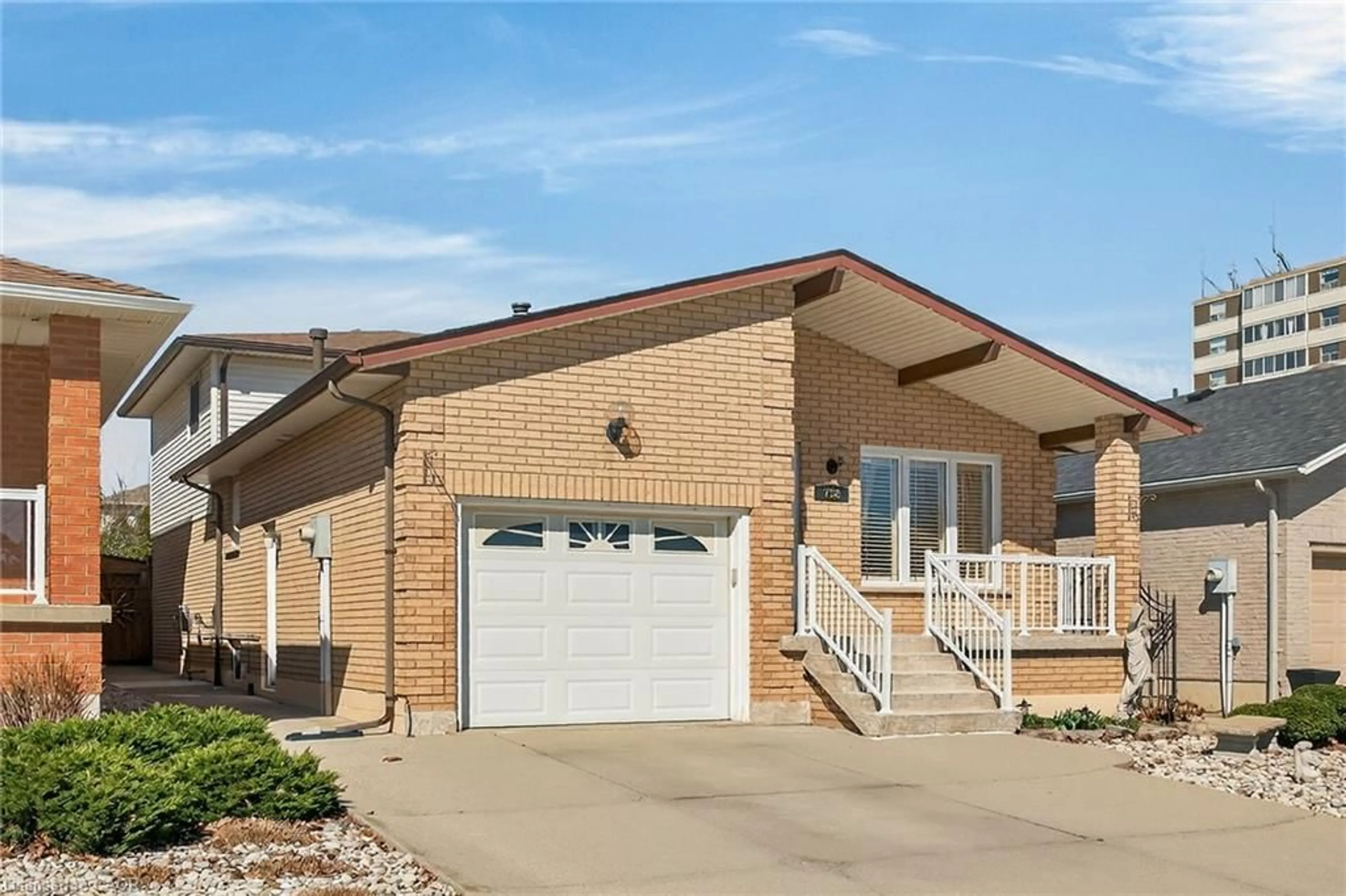 Home with brick exterior material, street for 738 Upper Kenilworth Ave, Hamilton Ontario L8T 4Z6