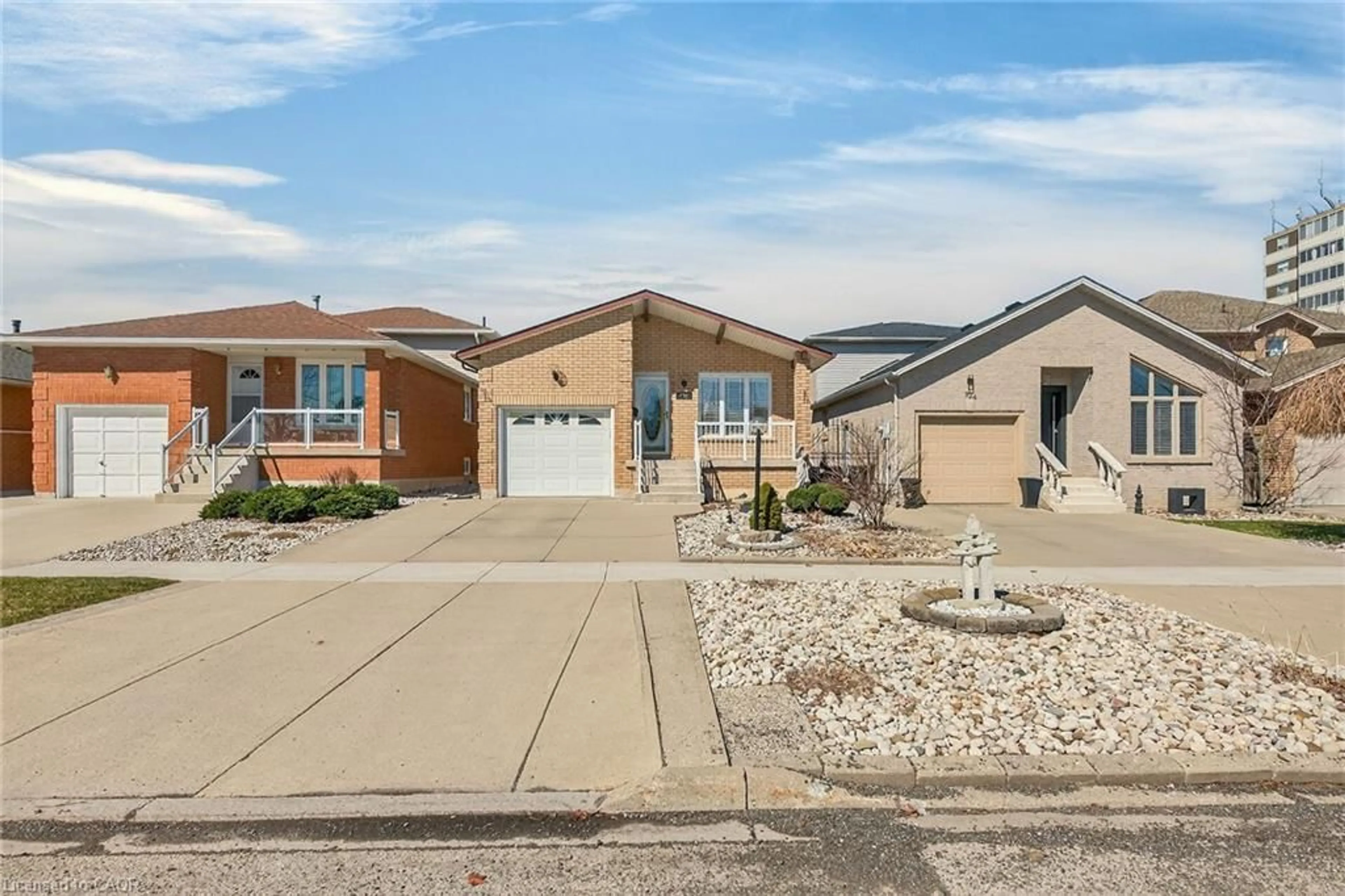 Home with brick exterior material, street for 738 Upper Kenilworth Ave, Hamilton Ontario L8T 4Z6