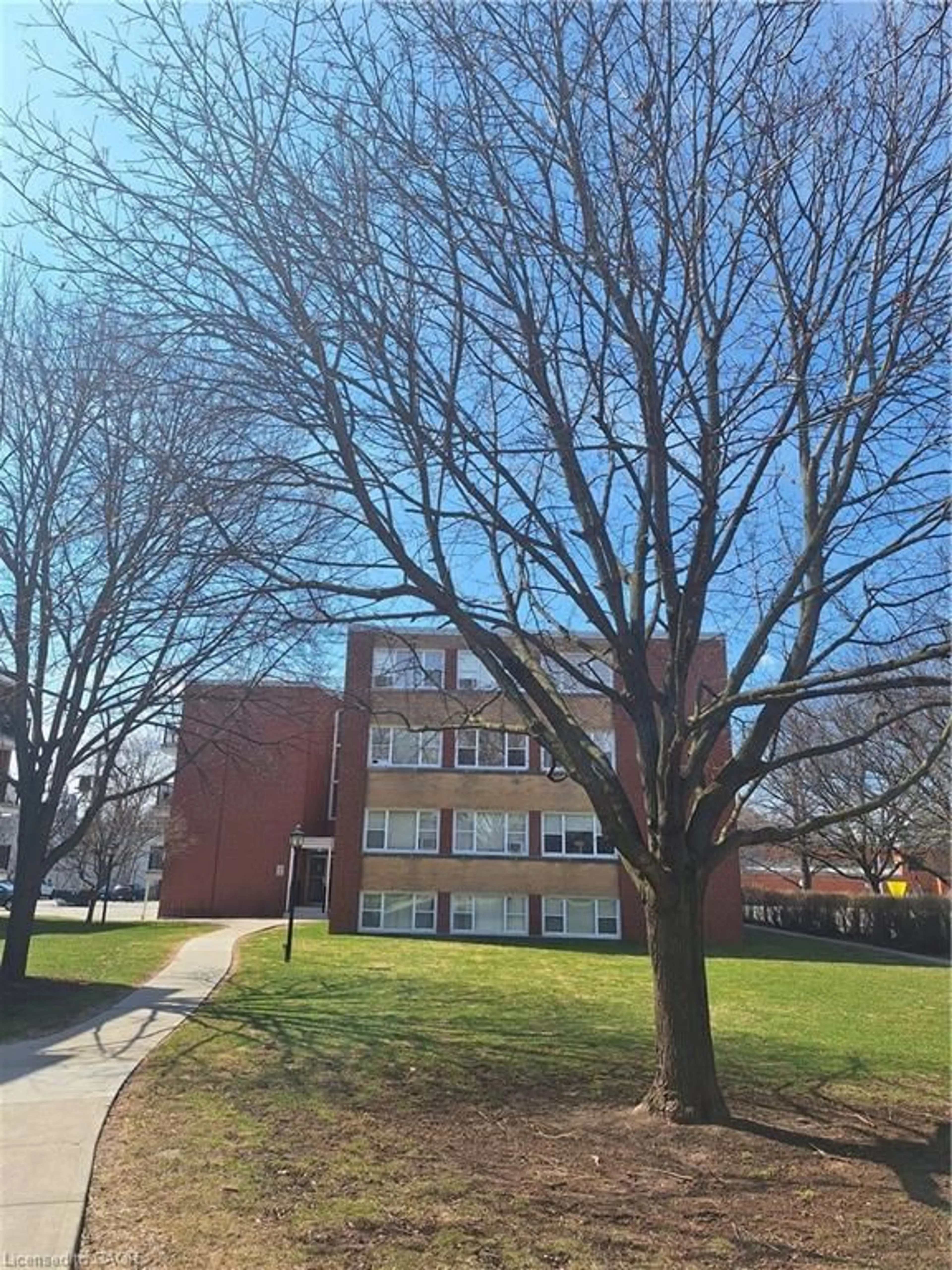 Unknown for 2052 Courtland Dr #303, Burlington Ontario L7R 1R8