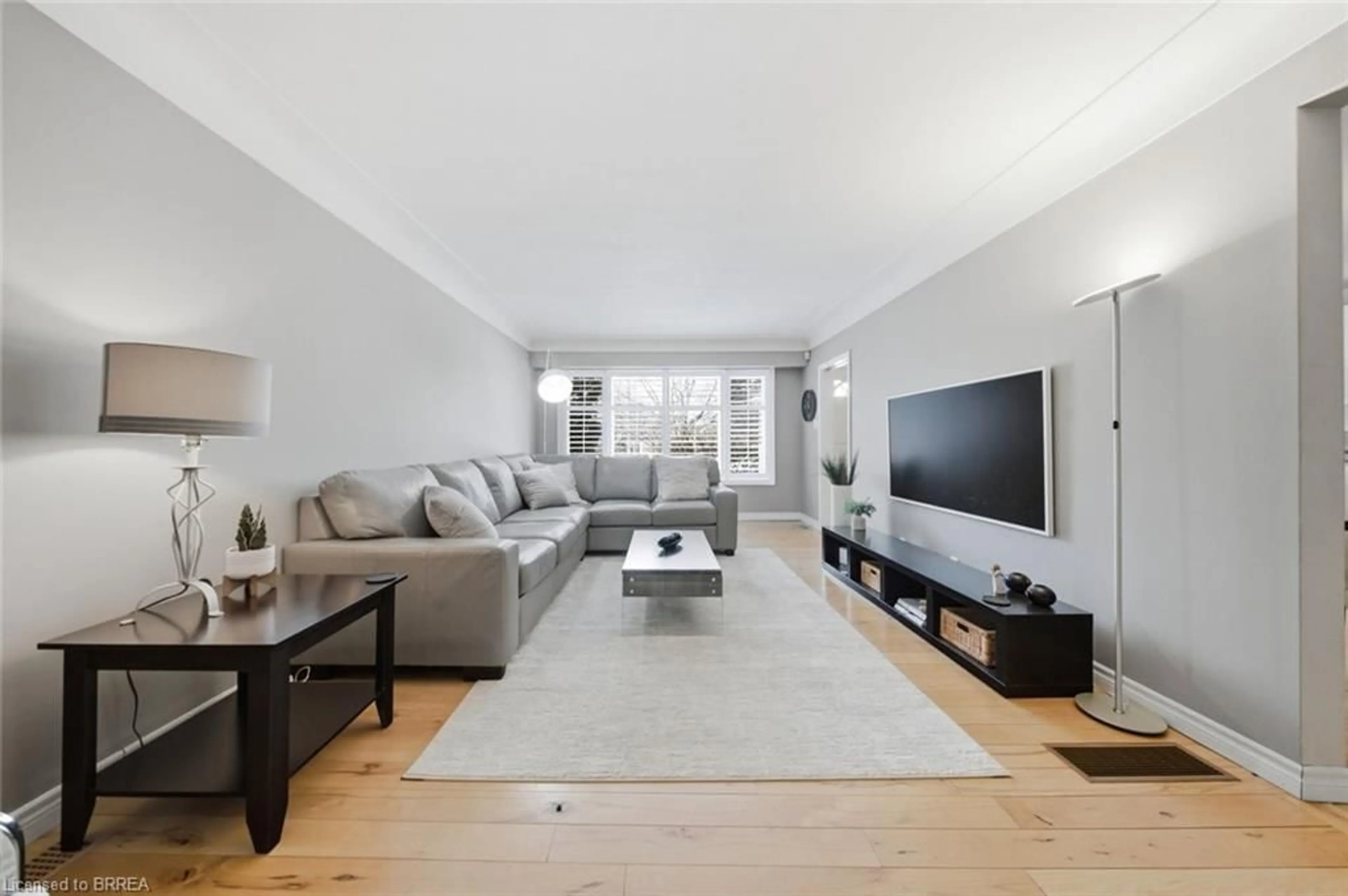 Living room with furniture, unknown for 71 Pinecrest Dr, Kitchener Ontario N2A 2G6