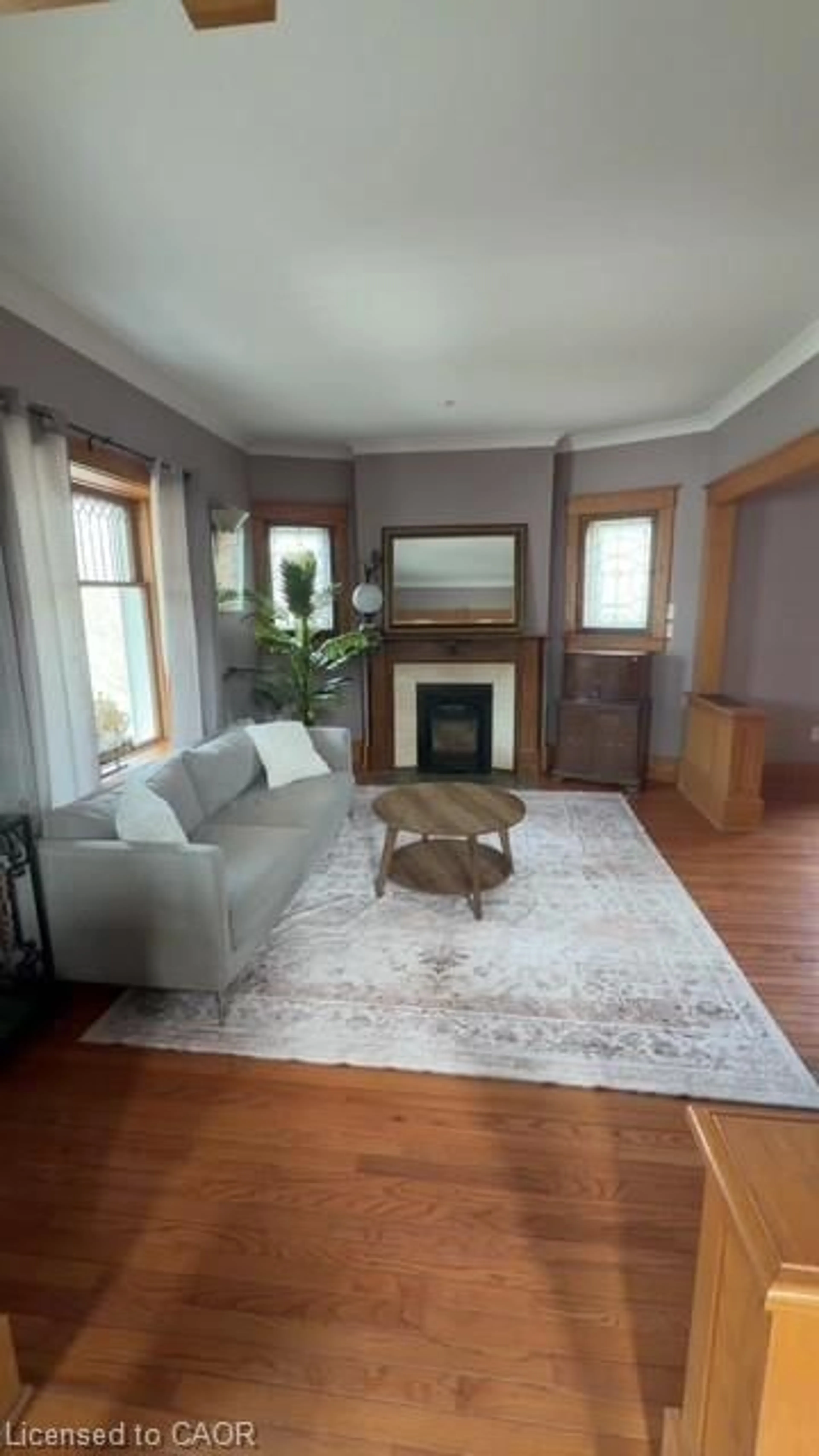 Living room with furniture, unknown for 4915 King St, Beamsville Ontario L0R 1B0