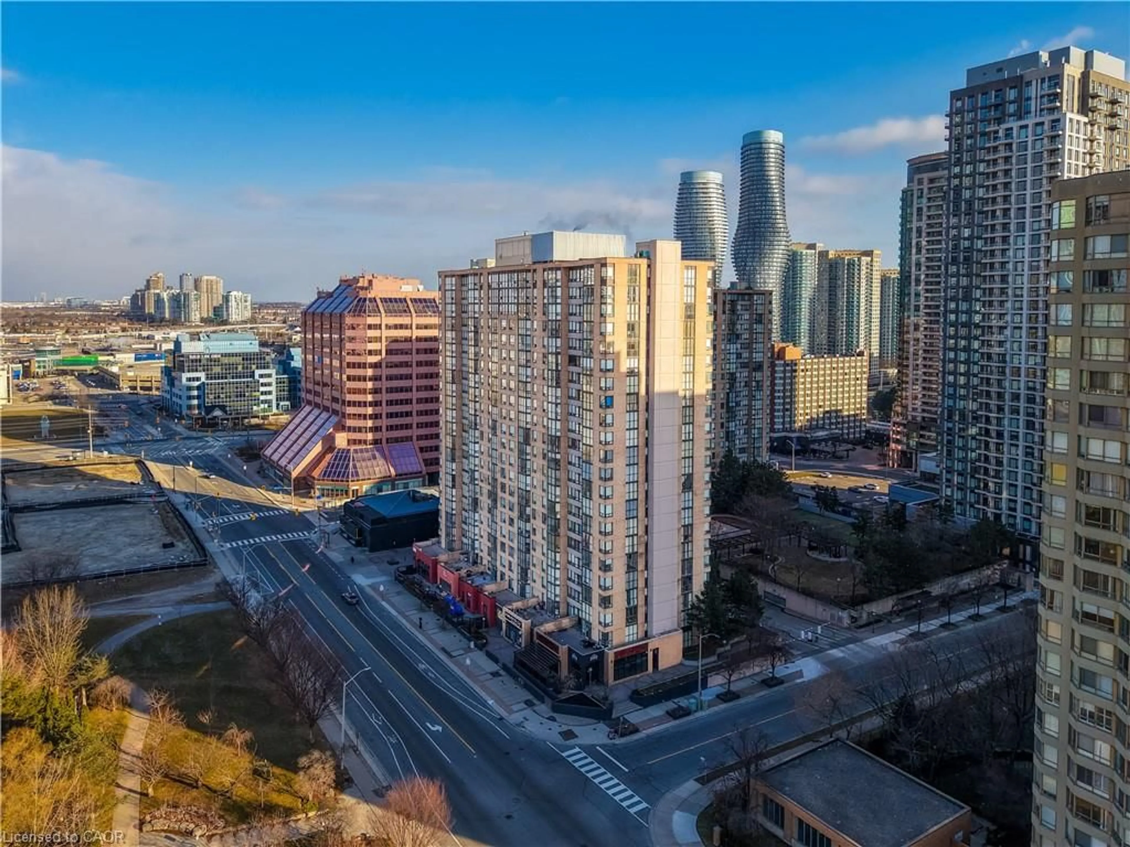 A pic from outside/outdoor area/front of a property/back of a property/a pic from drone, city buildings view from balcony for 265 Enfield Pl #510, Mississauga Ontario L5B 3Y7