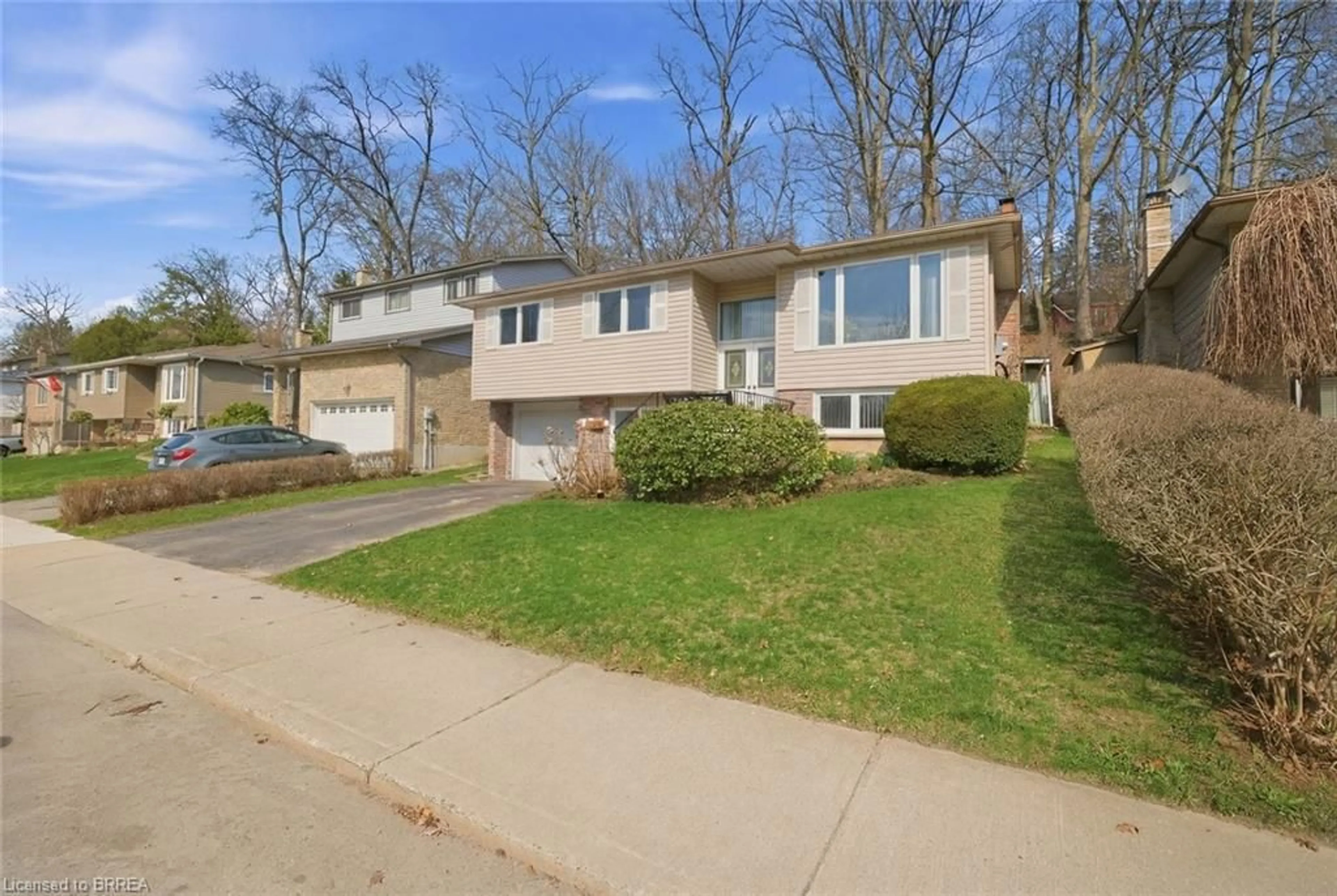 Home with vinyl exterior material, street for 147 Forest Rd, Brantford Ontario N3S 7L5