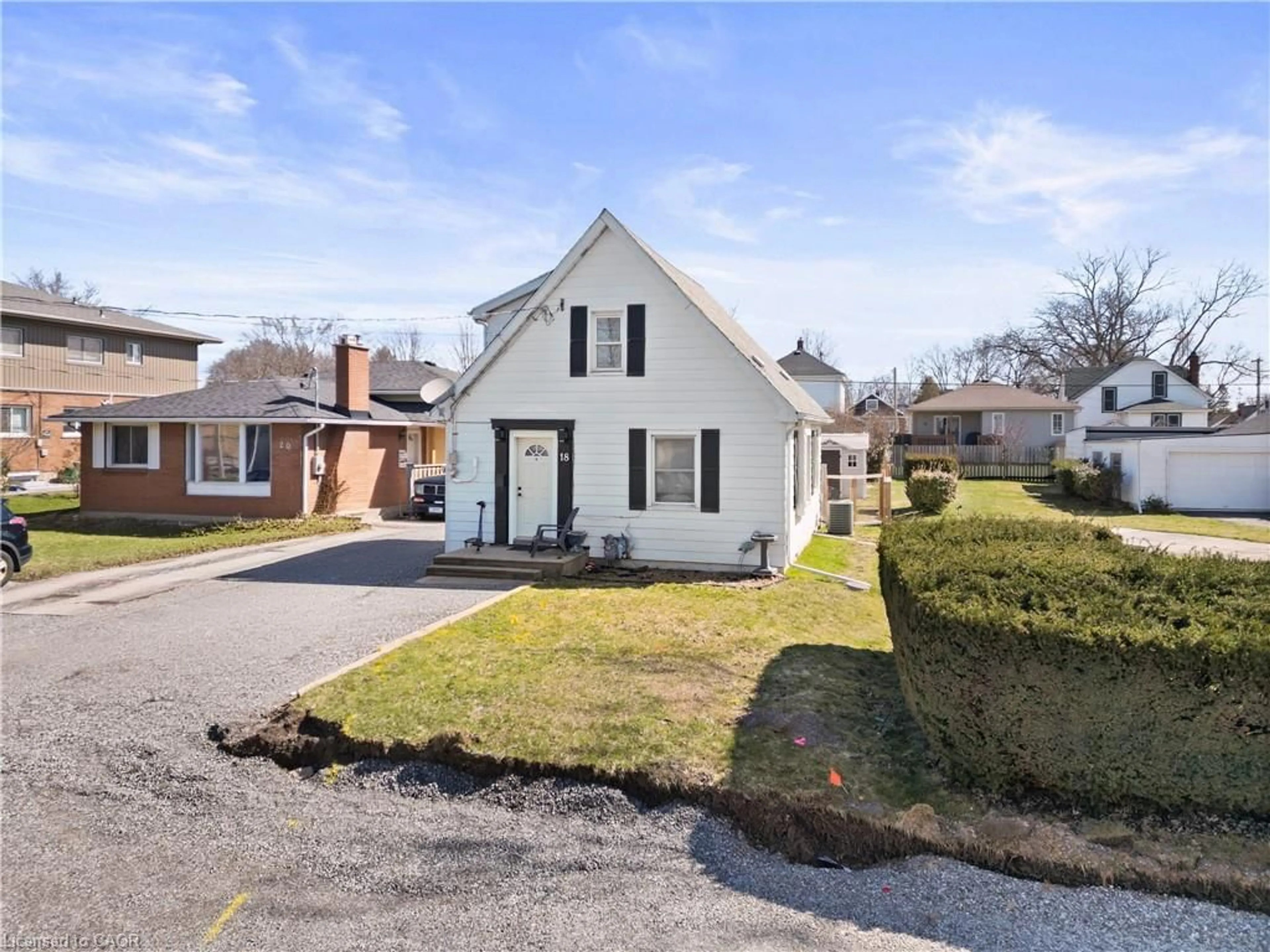 Home with brick exterior material, street for 18 Patricia Ave, Welland Ontario L3C 1E8
