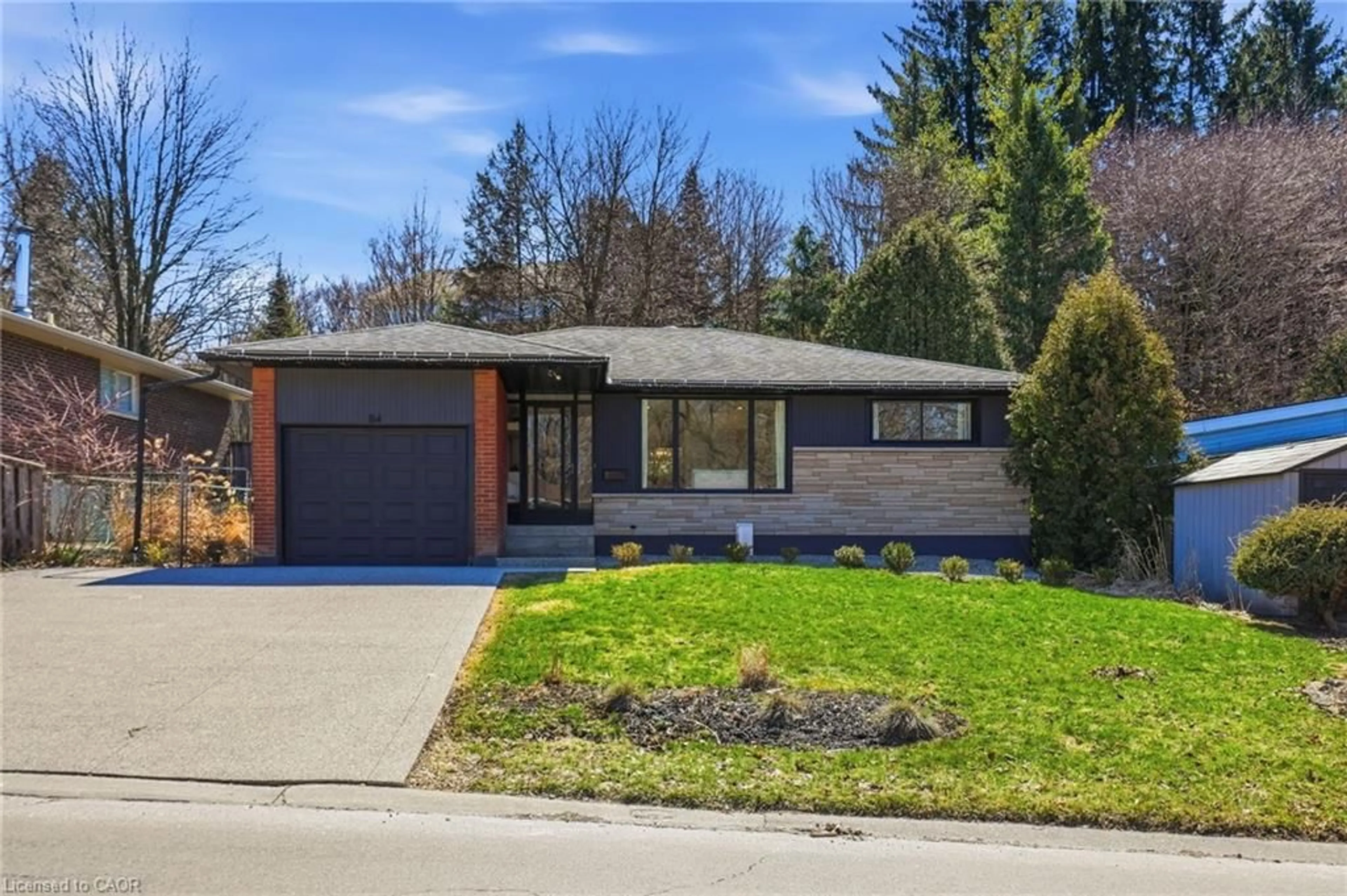 Home with brick exterior material, street for 84 Pleasant Ave, Dundas Ontario L9H 3T4