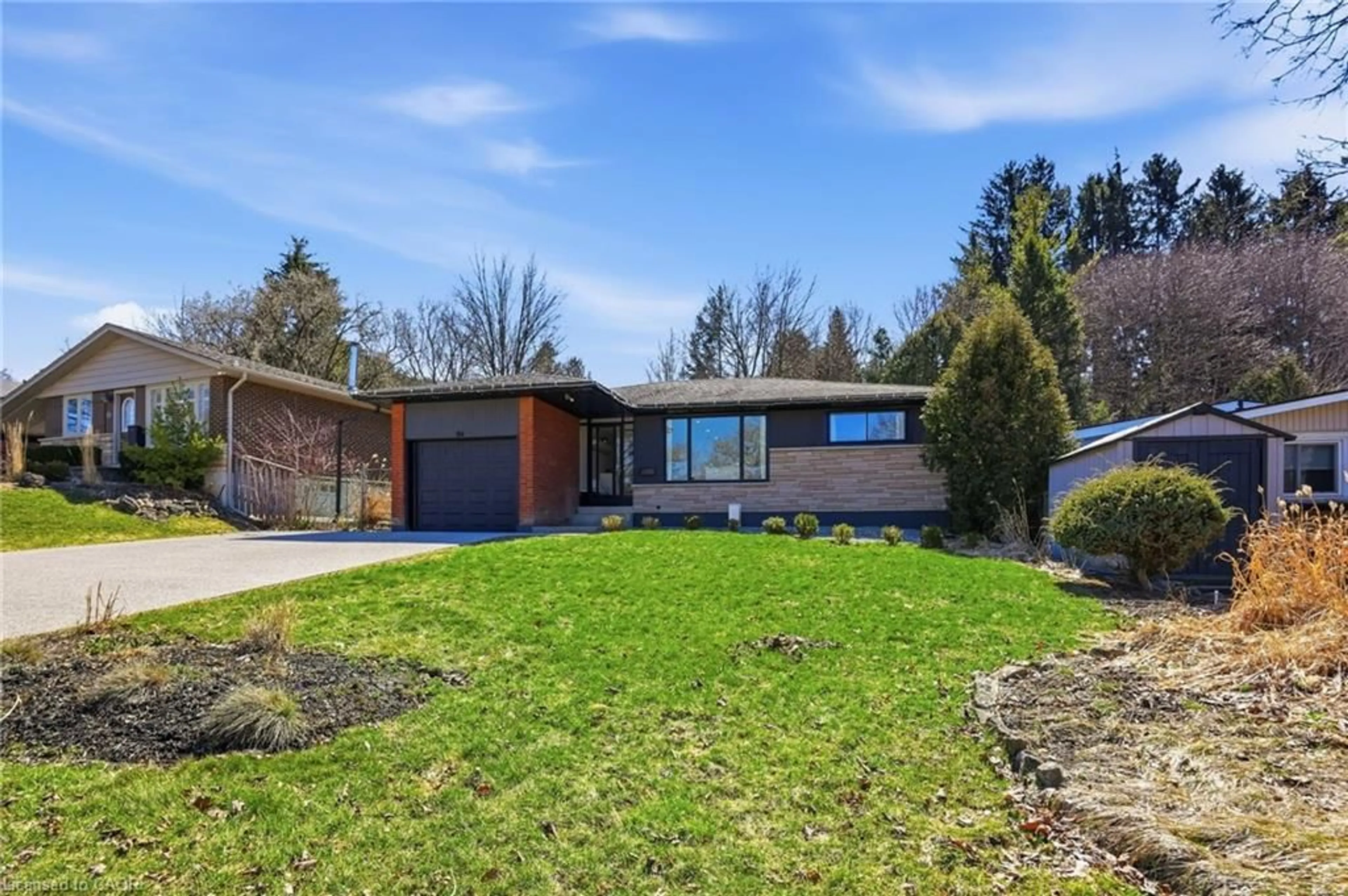 Home with brick exterior material, street for 84 Pleasant Ave, Dundas Ontario L9H 3T4