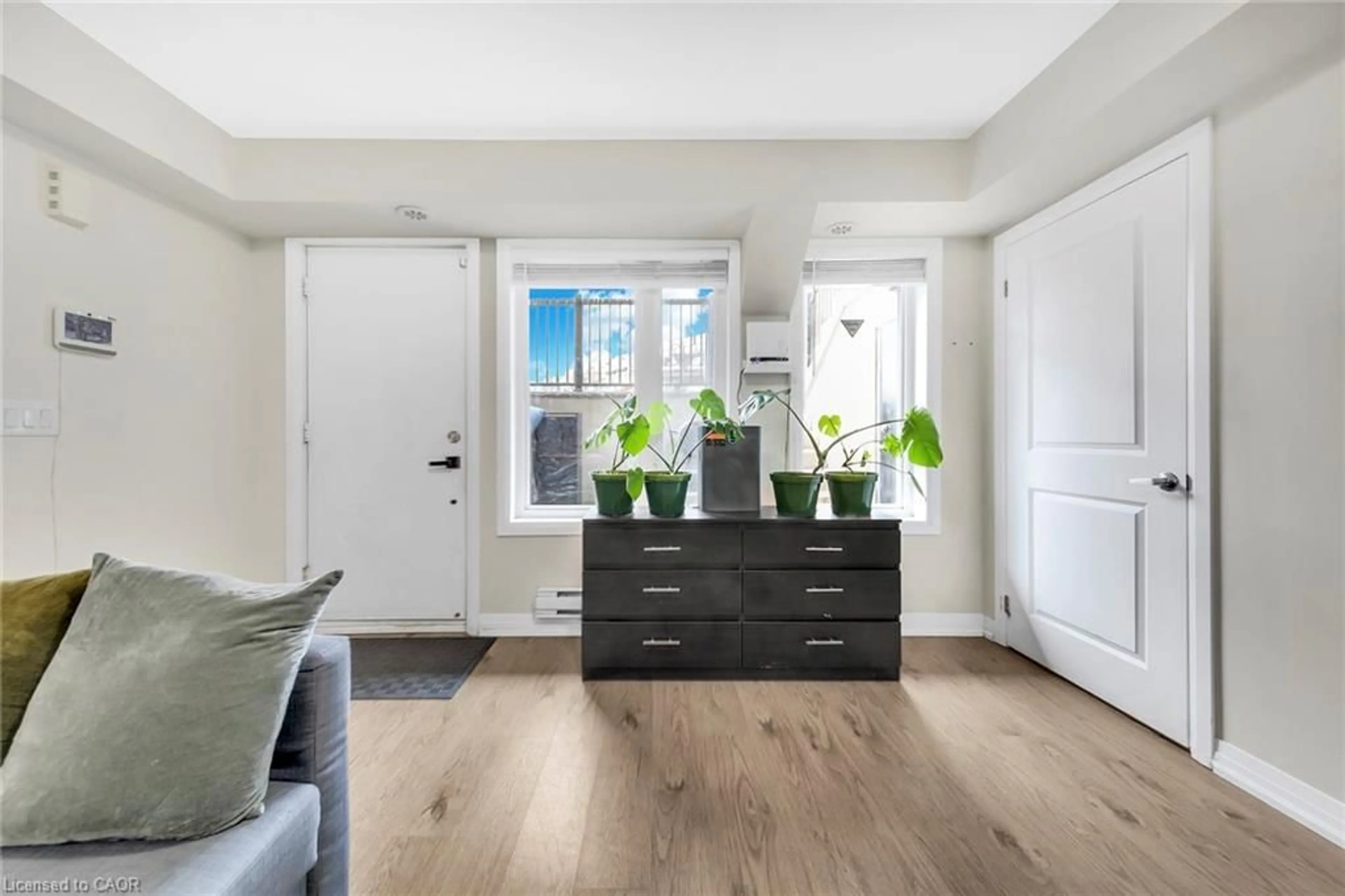 Indoor entryway for 181 William Duncan Rd #5, North York Ontario M3K 0B7