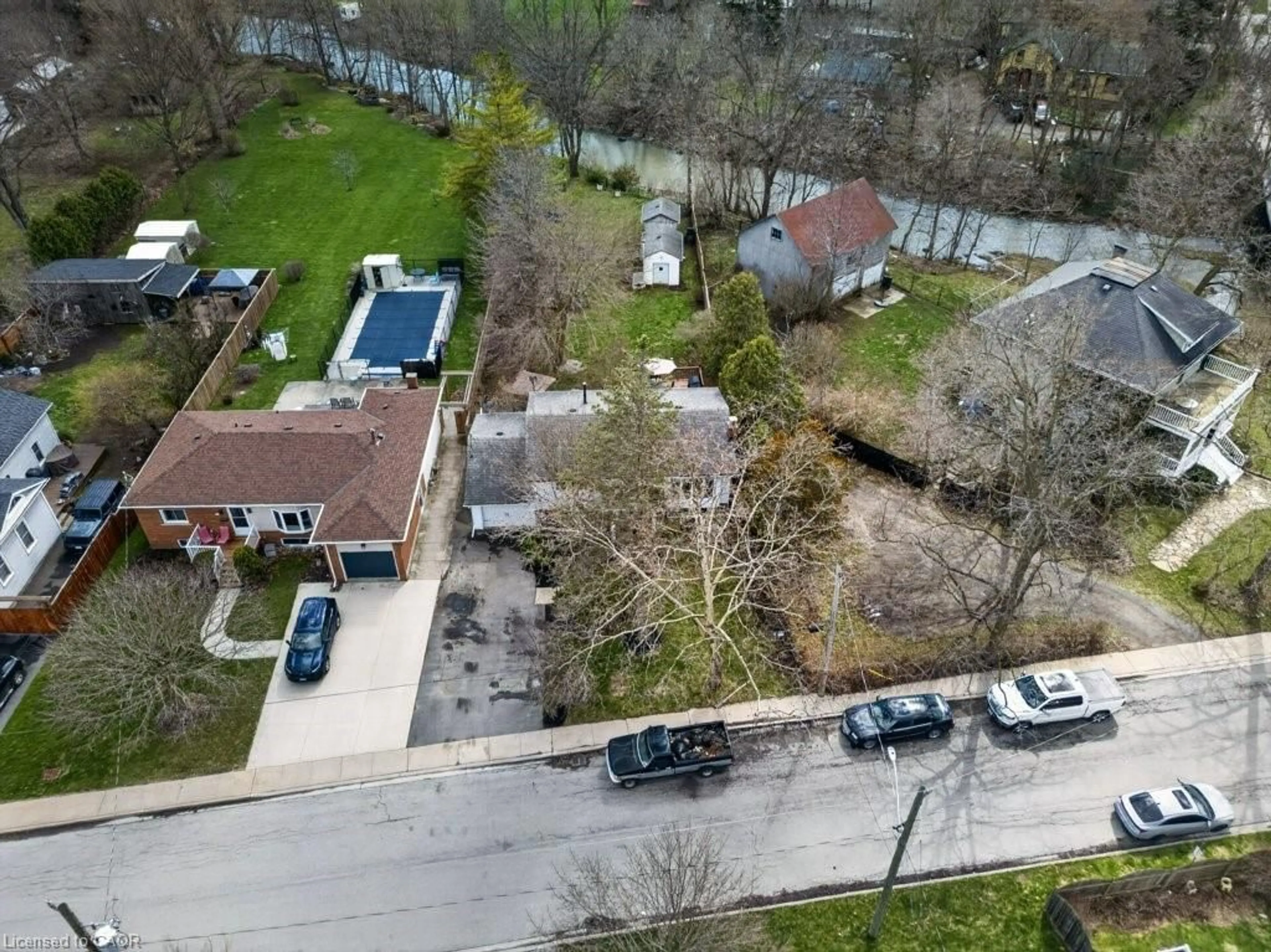 A pic from outside/outdoor area/front of a property/back of a property/a pic from drone, street for 111 Mill St, Smithville Ontario L0R 2A0