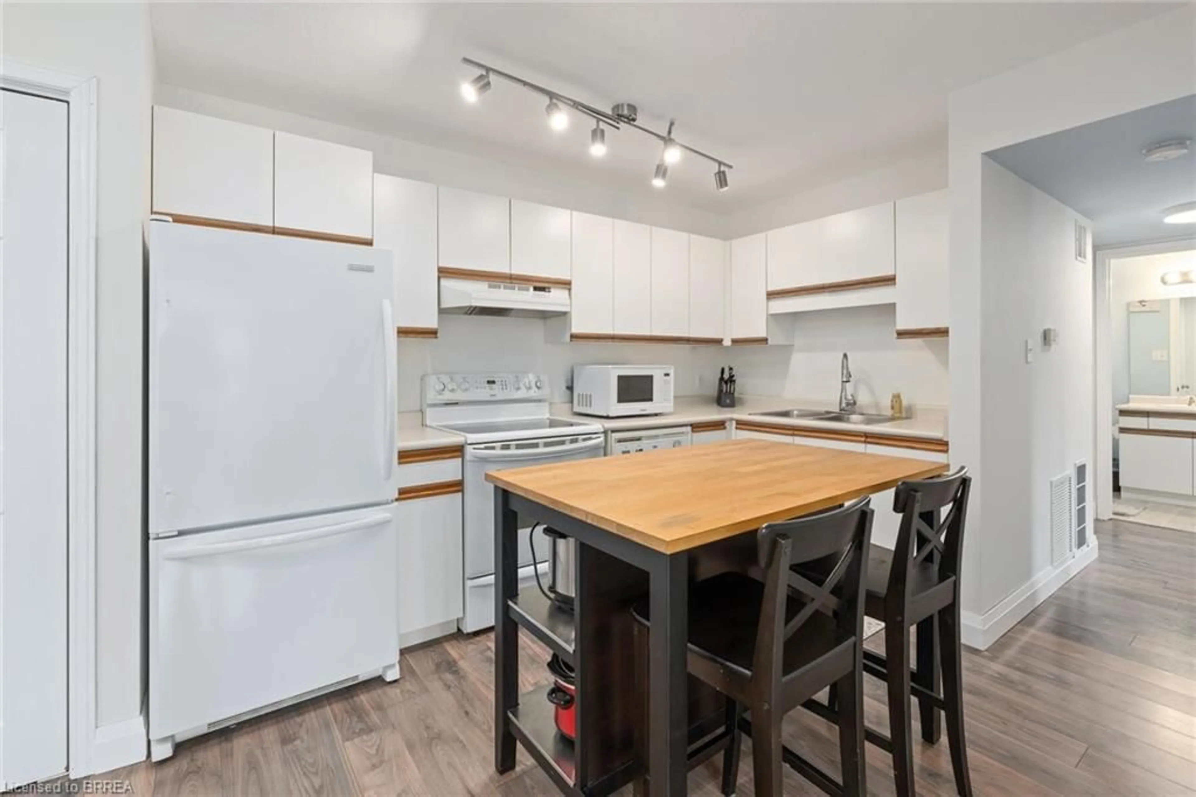 Standard kitchen, wood/laminate floor for 264 Alma St #301, Rockwood Ontario N0B 2K0