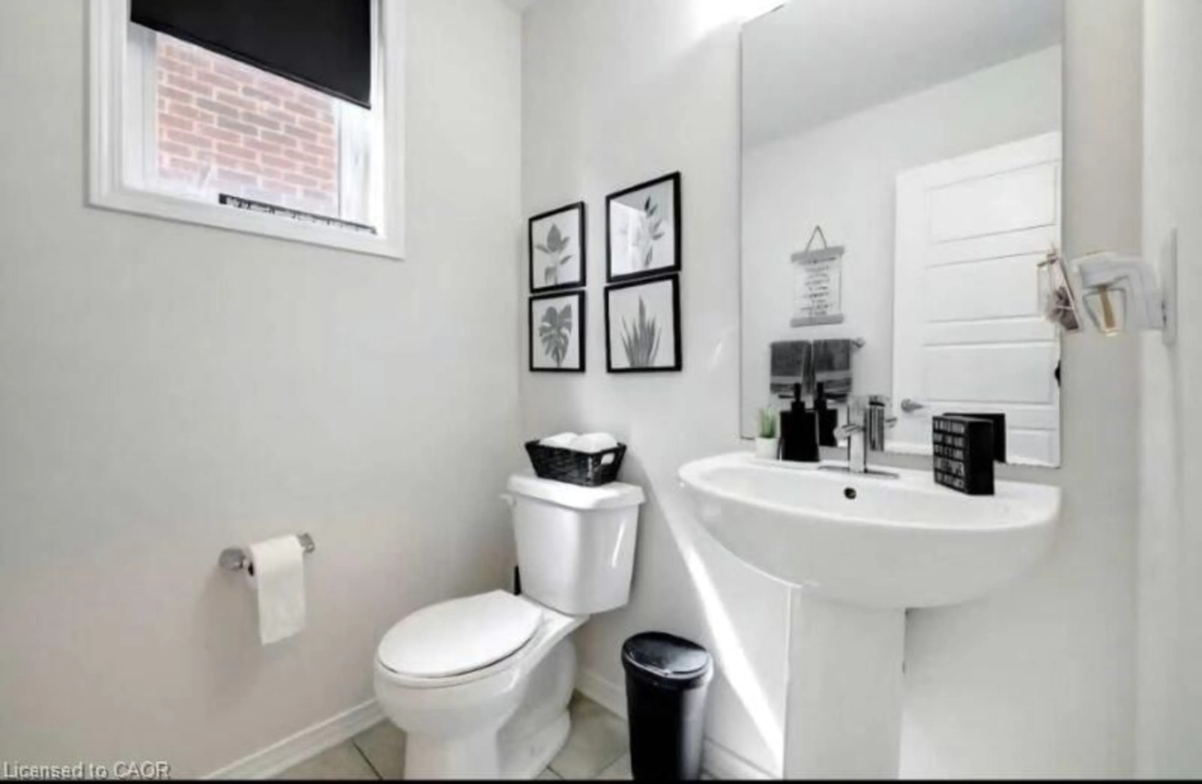 Standard bathroom, ceramic/tile floor for 19 Malcolm Cres, Haldimand Ontario N3W 0C8